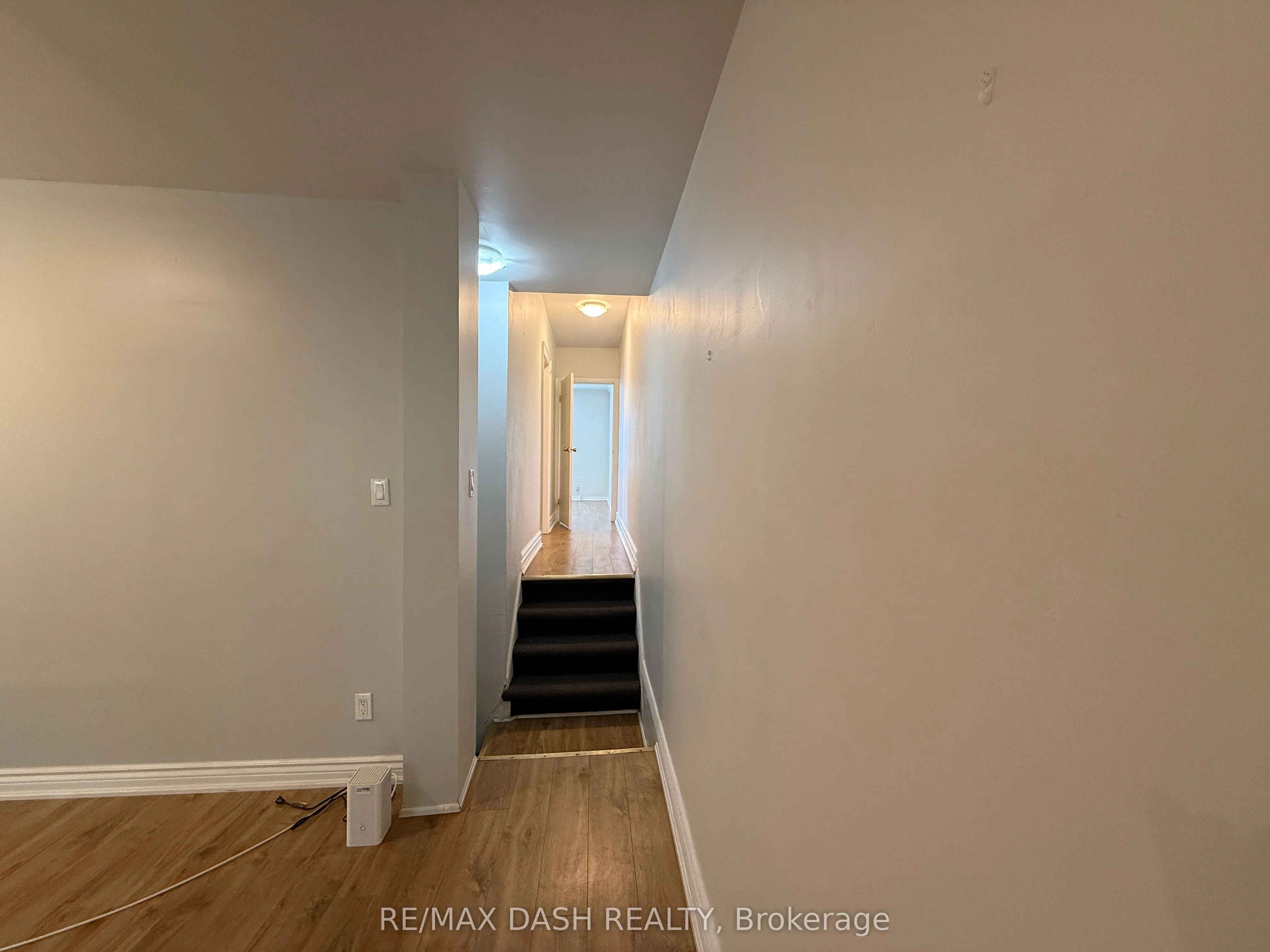 2471 Dundas Street W, #UPPER