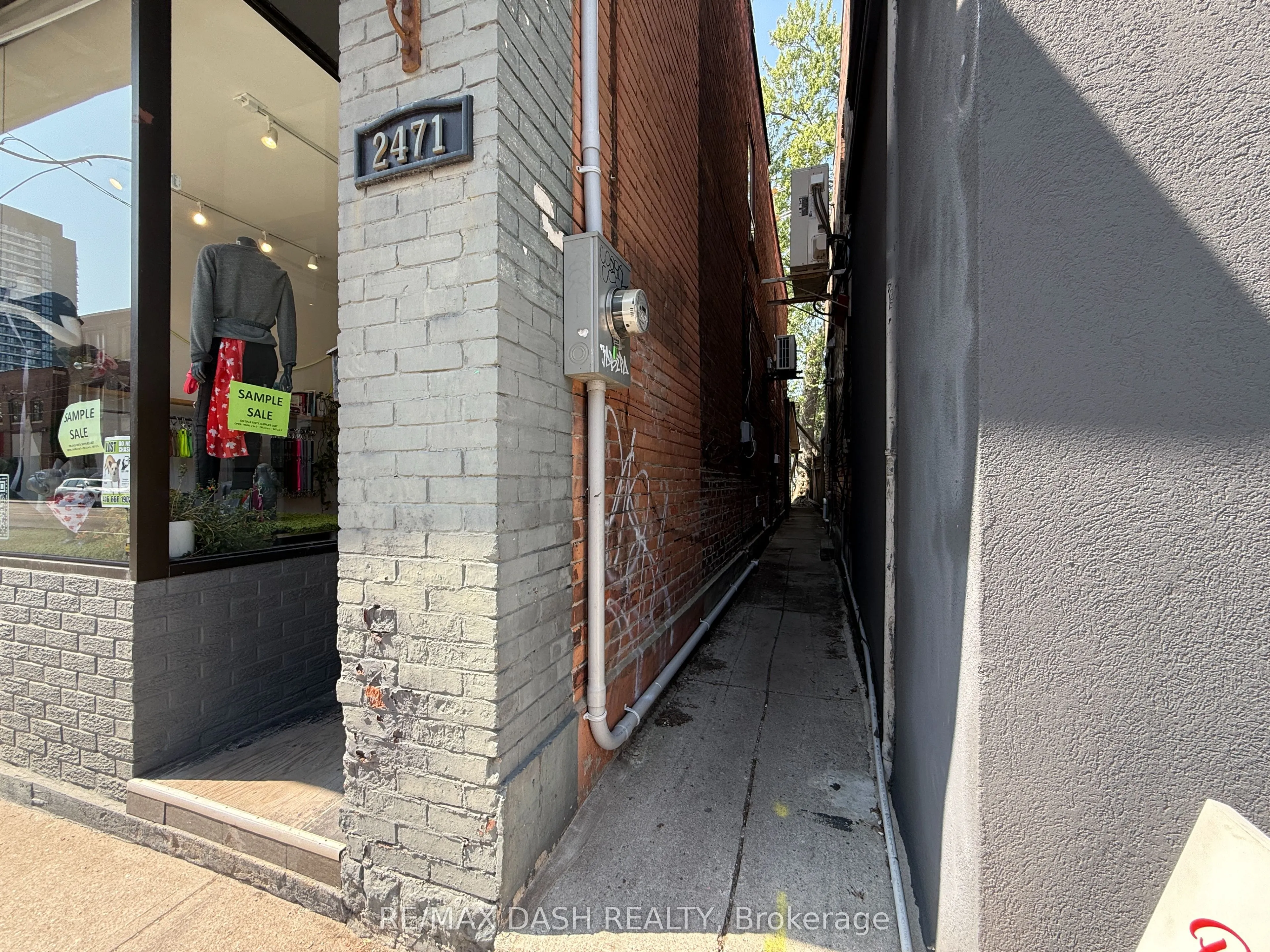 2471 Dundas Street W, #UPPER
