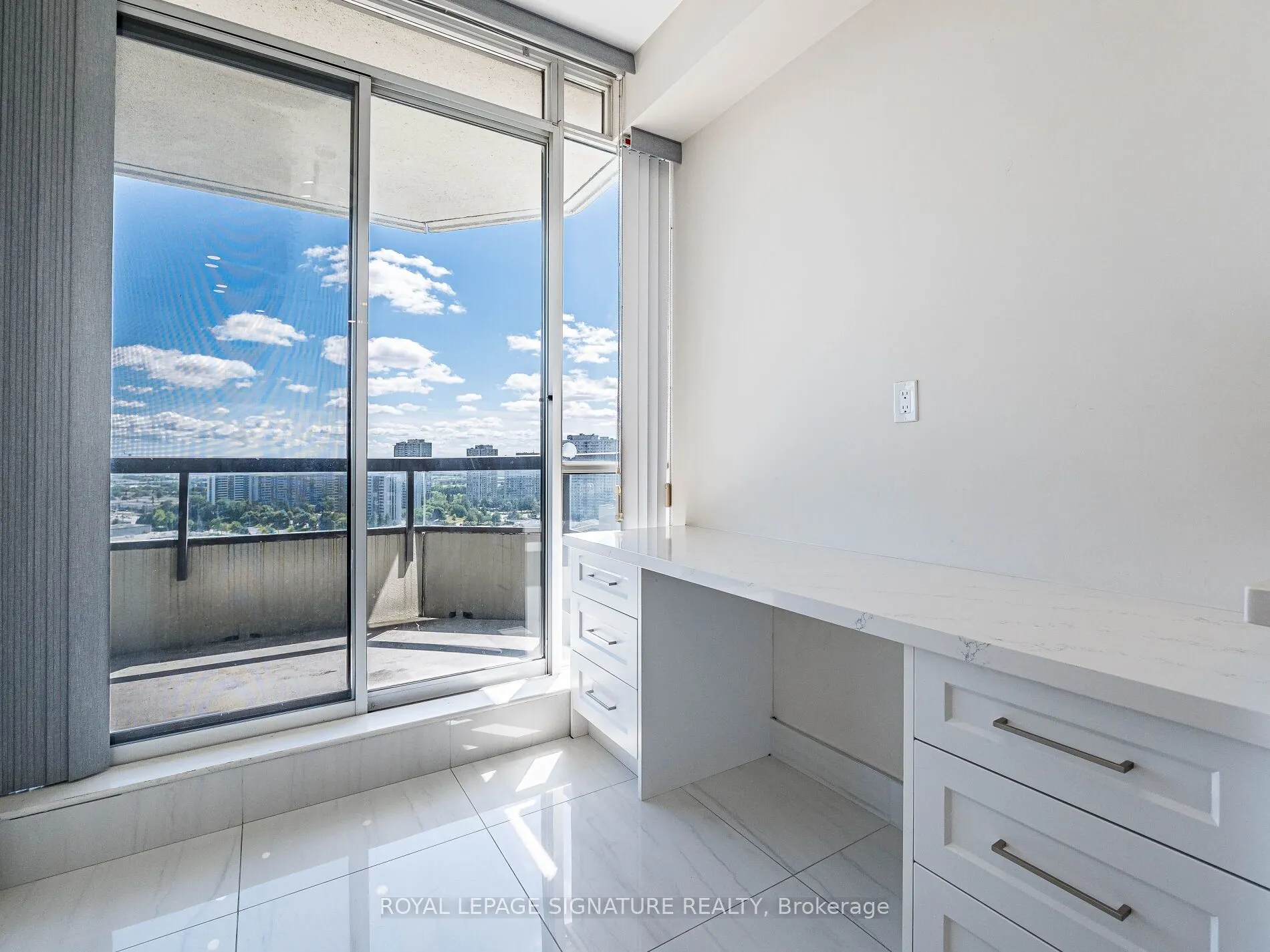 24 Hanover Road, #2204