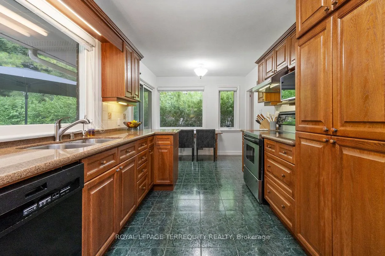 416 The Kingsway