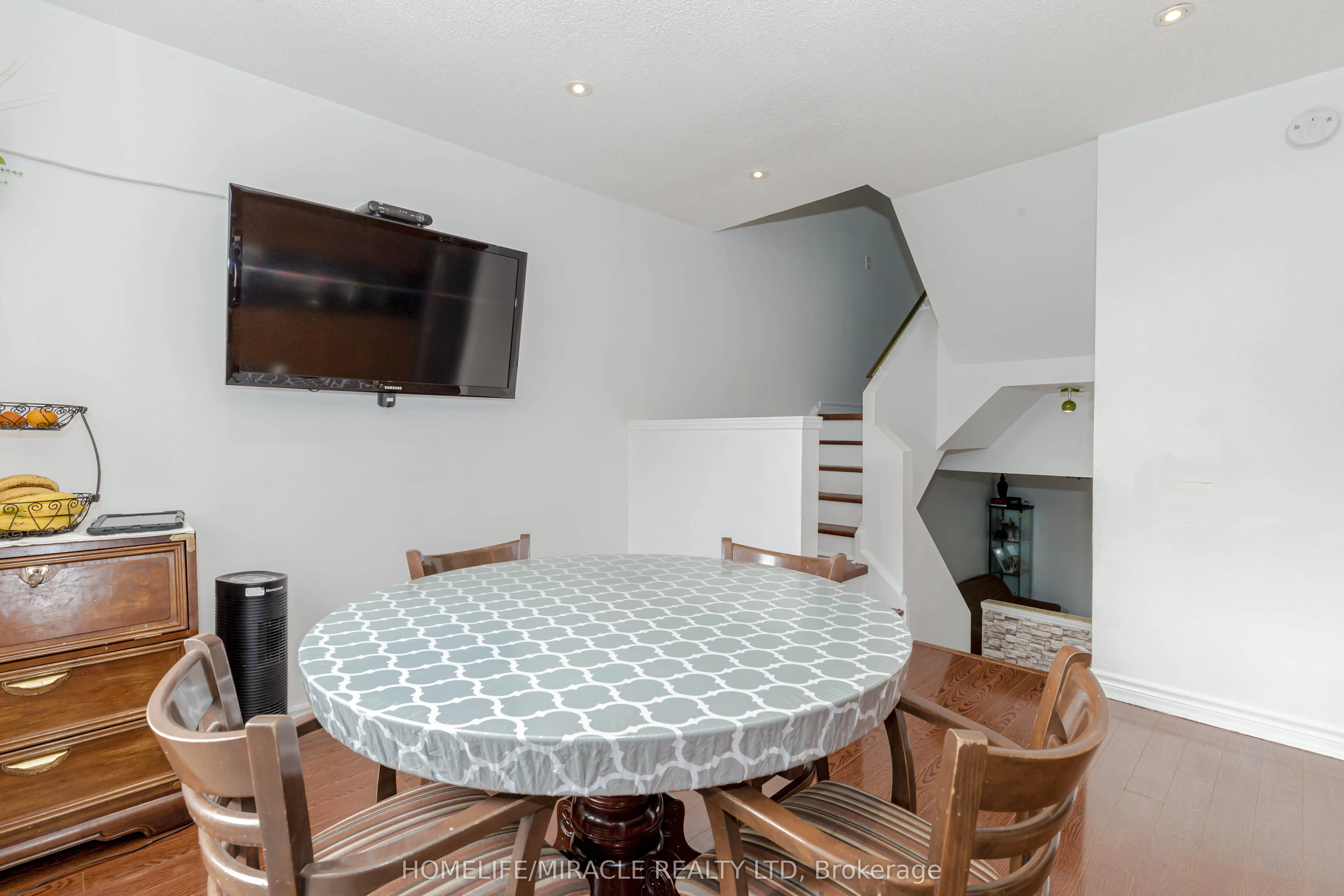 12 Eden Parkway, #12