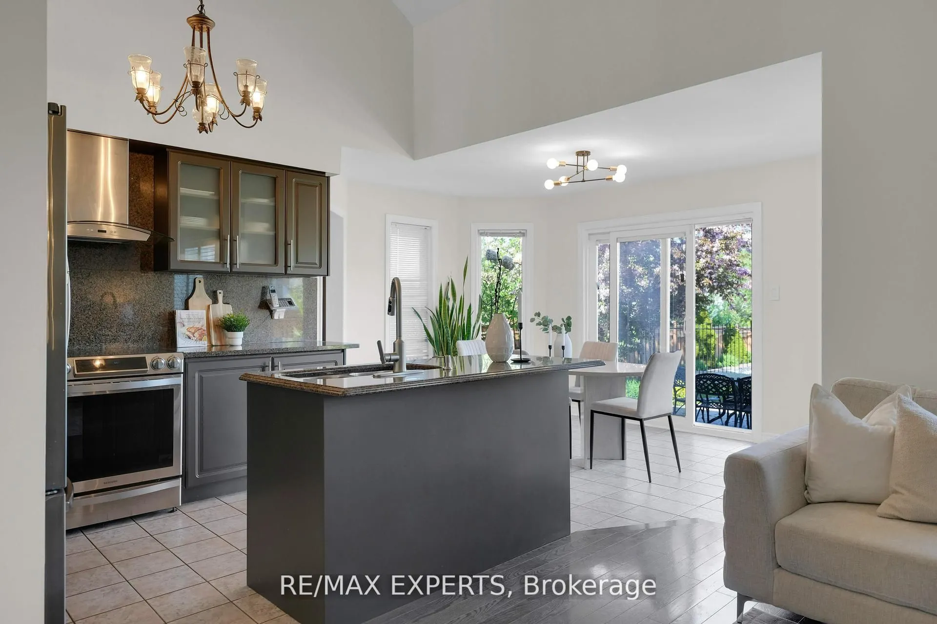 36 Country Stroll Crescent