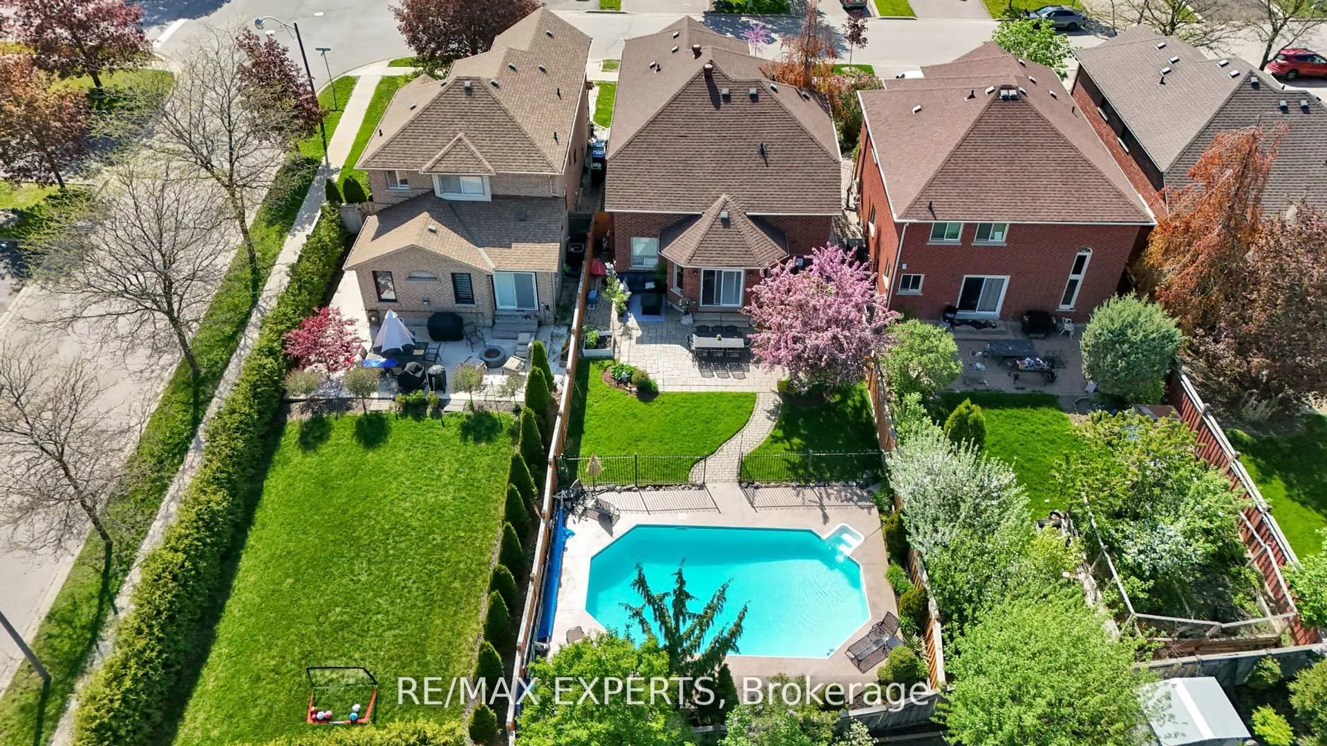 36 Country Stroll Crescent