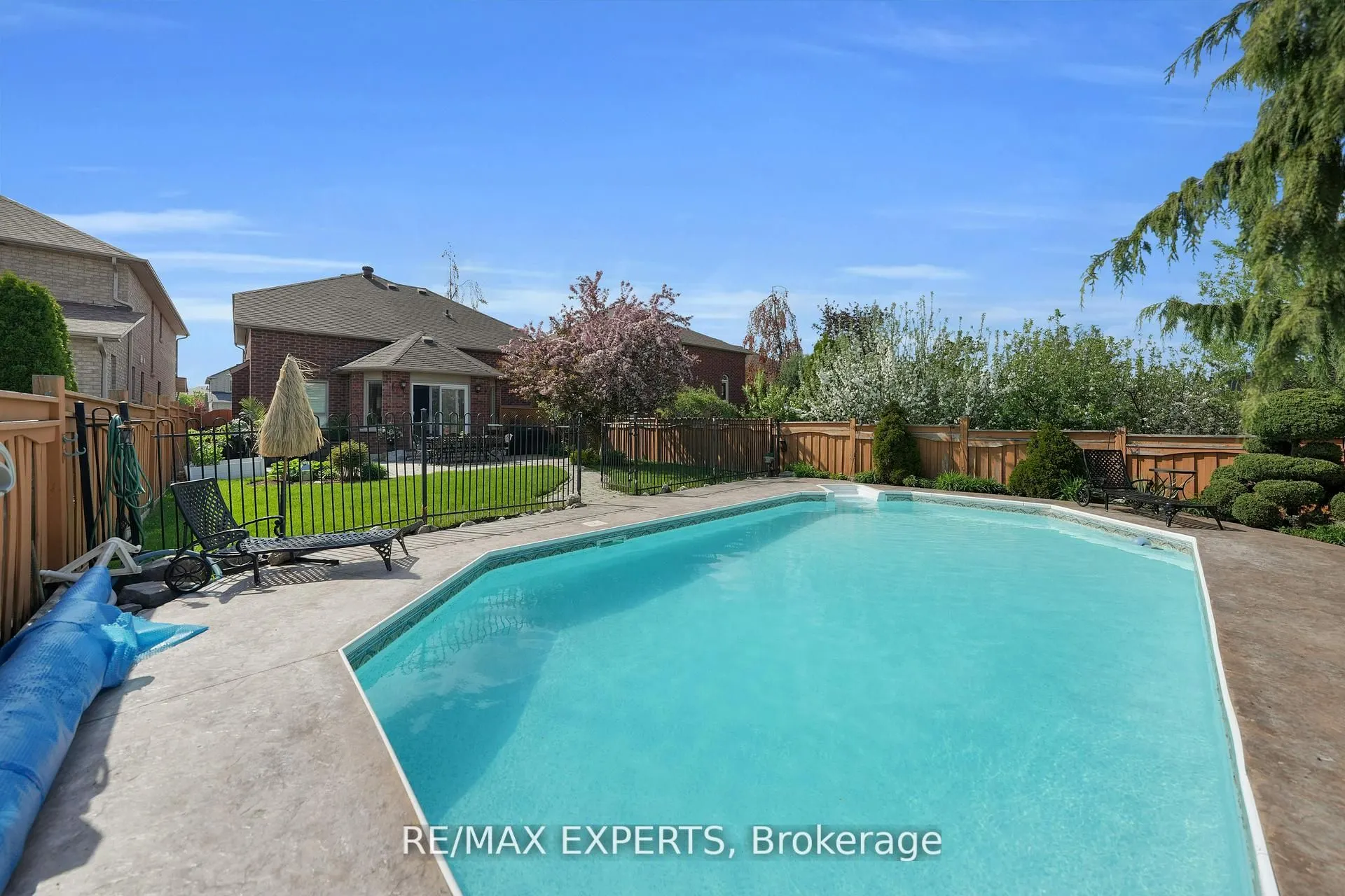 36 Country Stroll Crescent