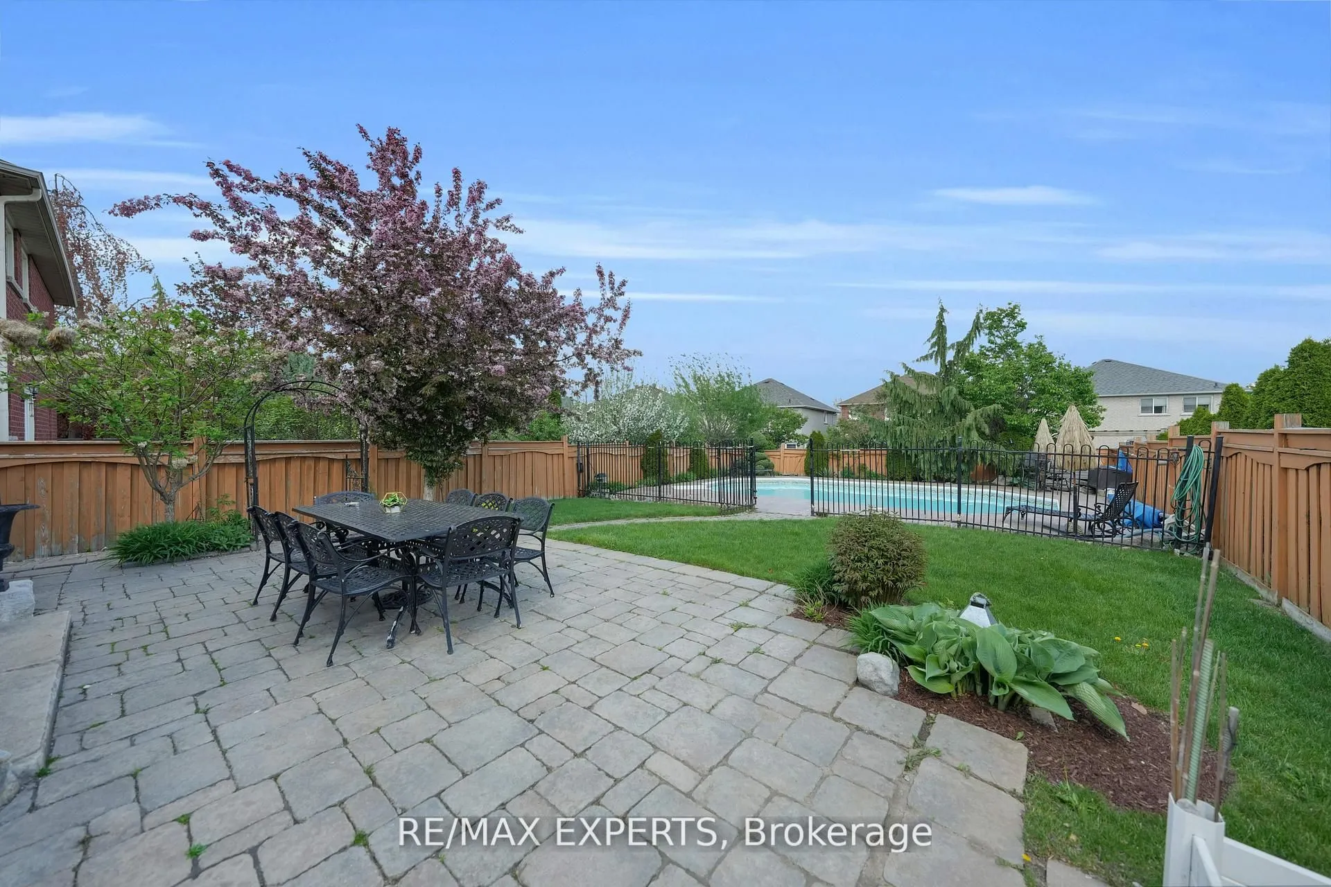 36 Country Stroll Crescent