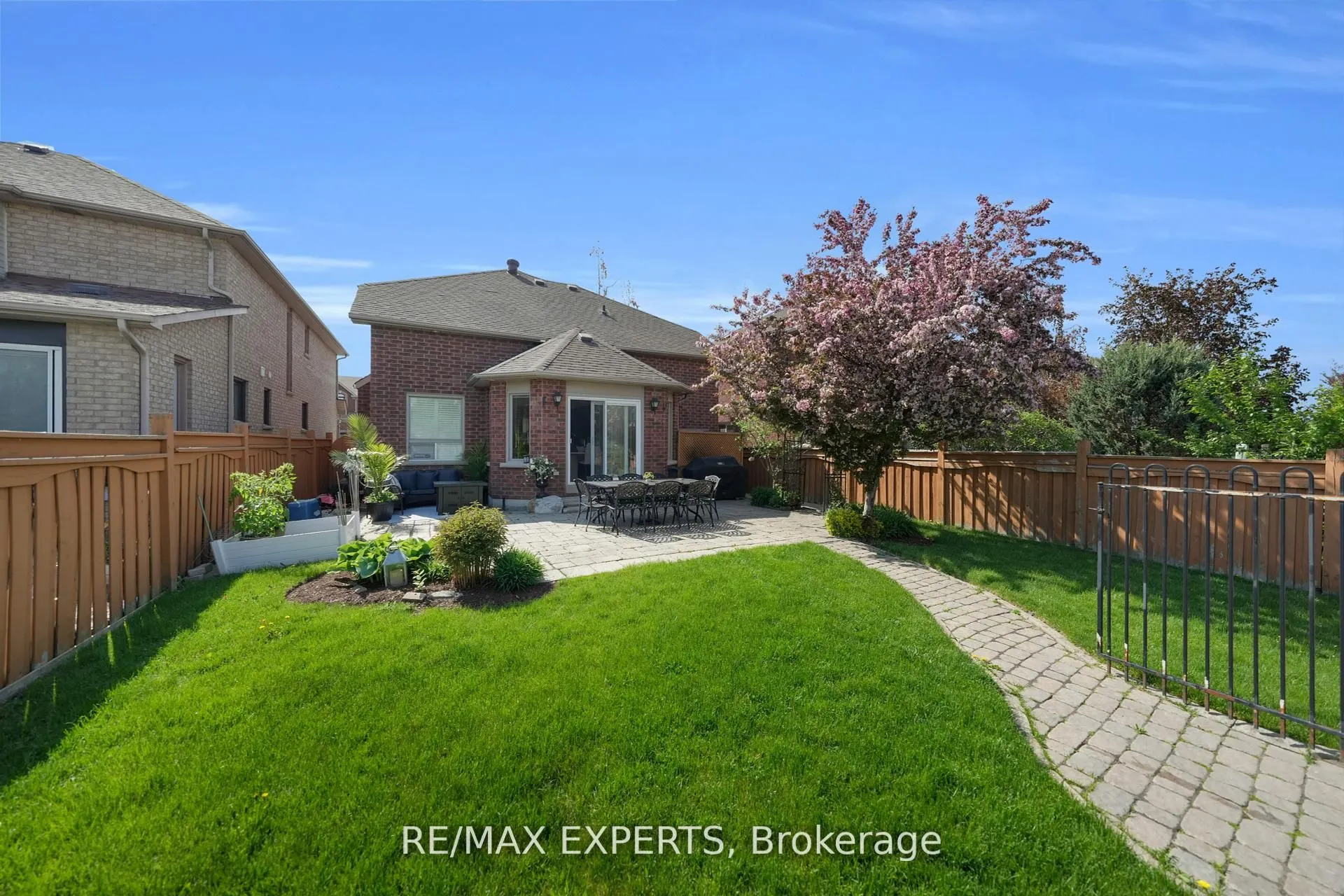 36 Country Stroll Crescent