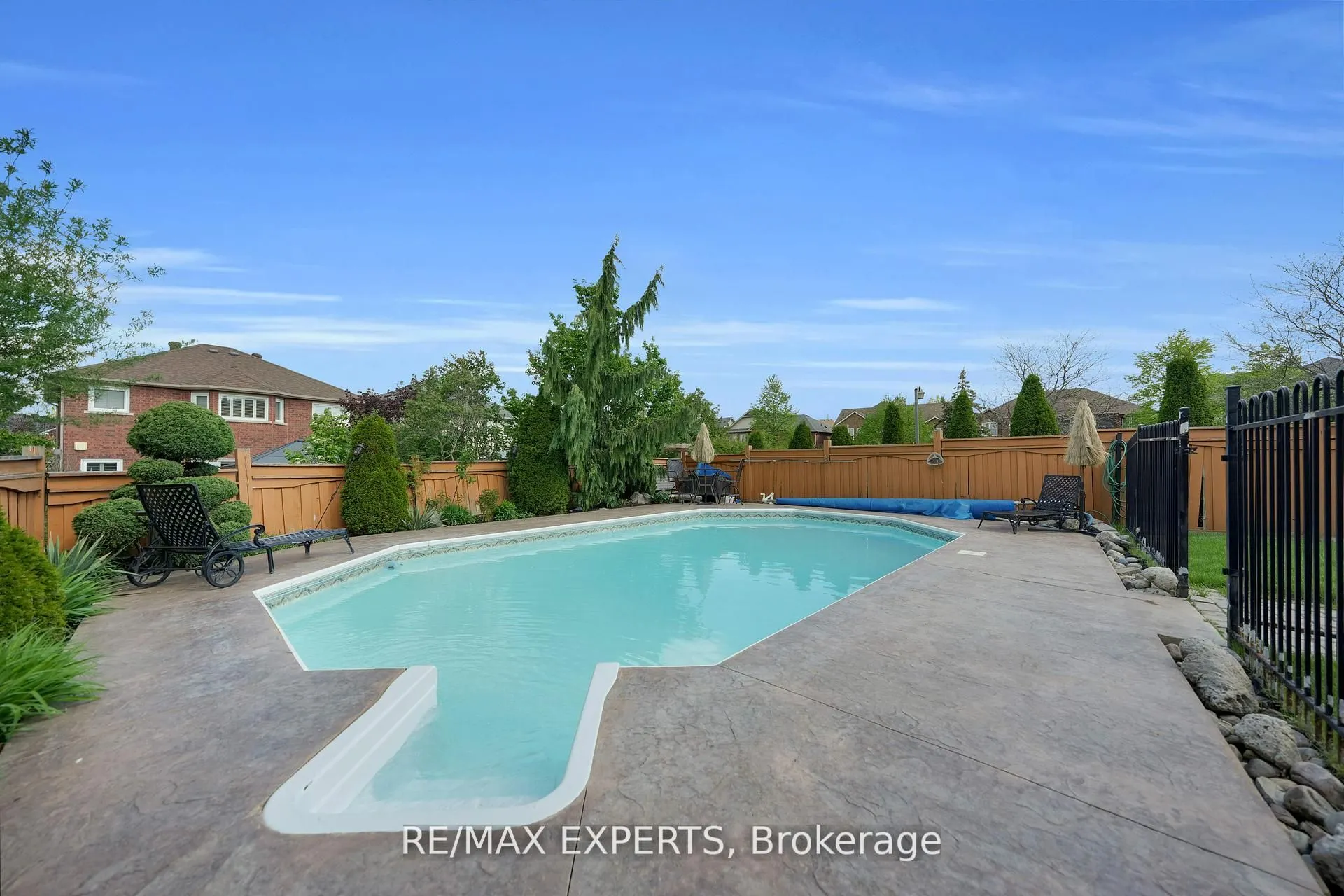 36 Country Stroll Crescent