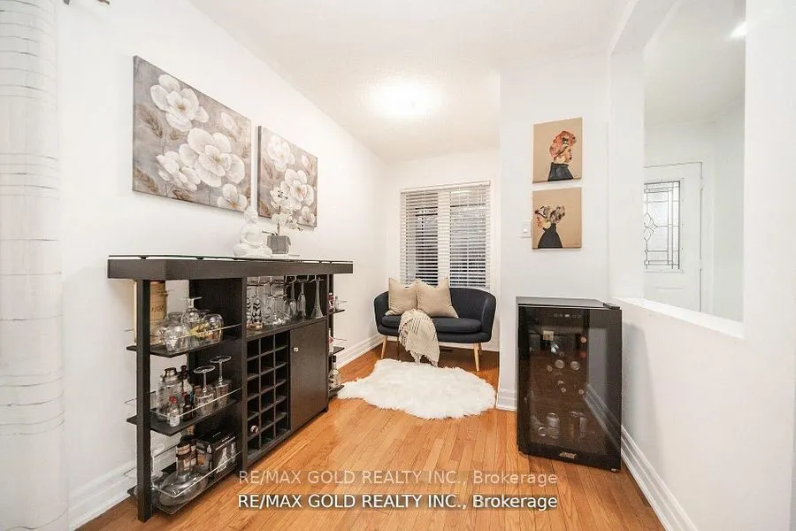 36 Roxton Crescent N
