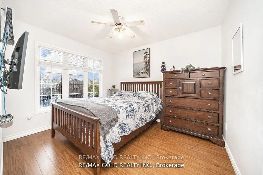 36 Roxton Crescent N