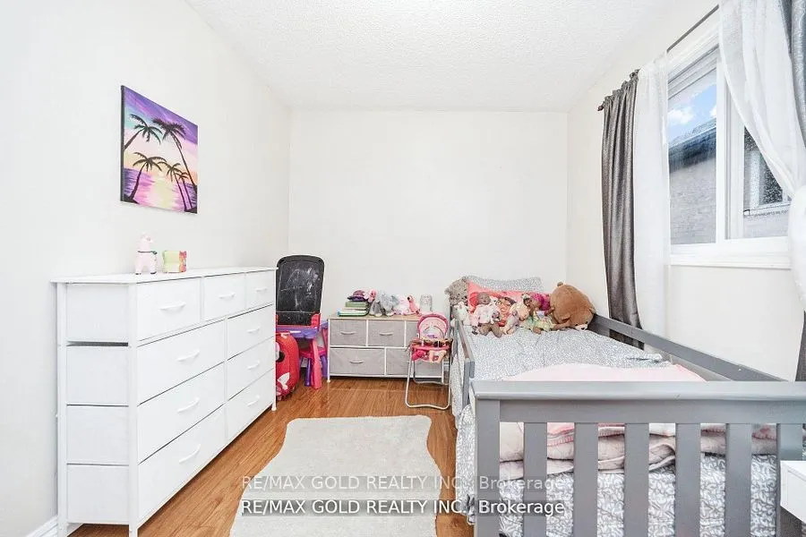 36 Roxton Crescent N
