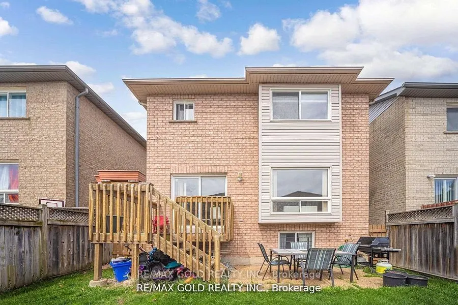 36 Roxton Crescent N