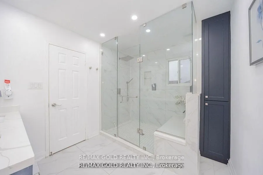 36 Roxton Crescent N