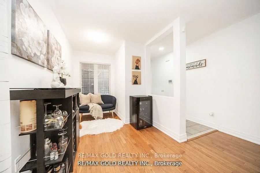36 Roxton Crescent N