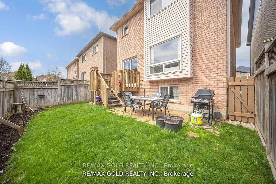 36 Roxton Crescent N