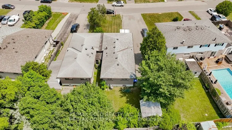 10 Edenridge Drive