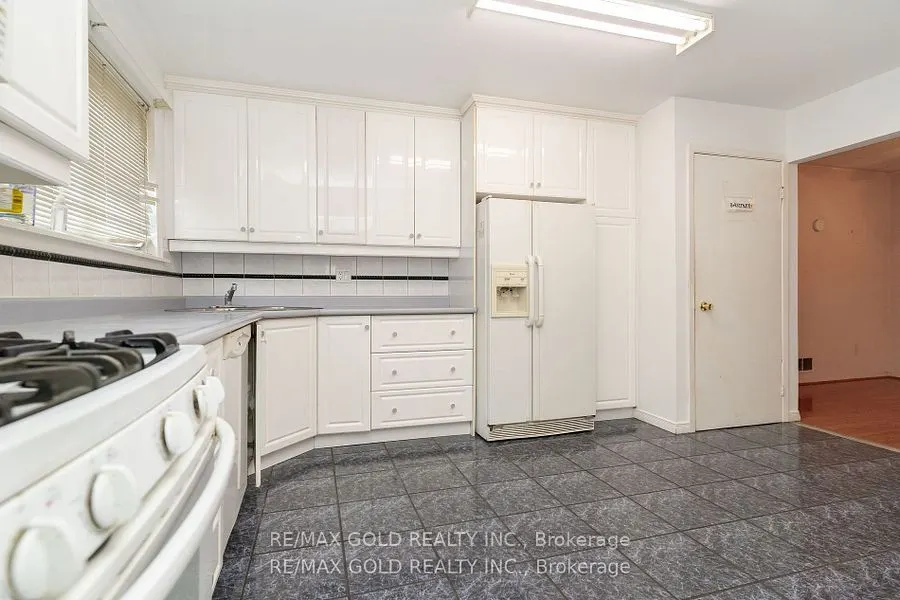 10 Edenridge Drive
