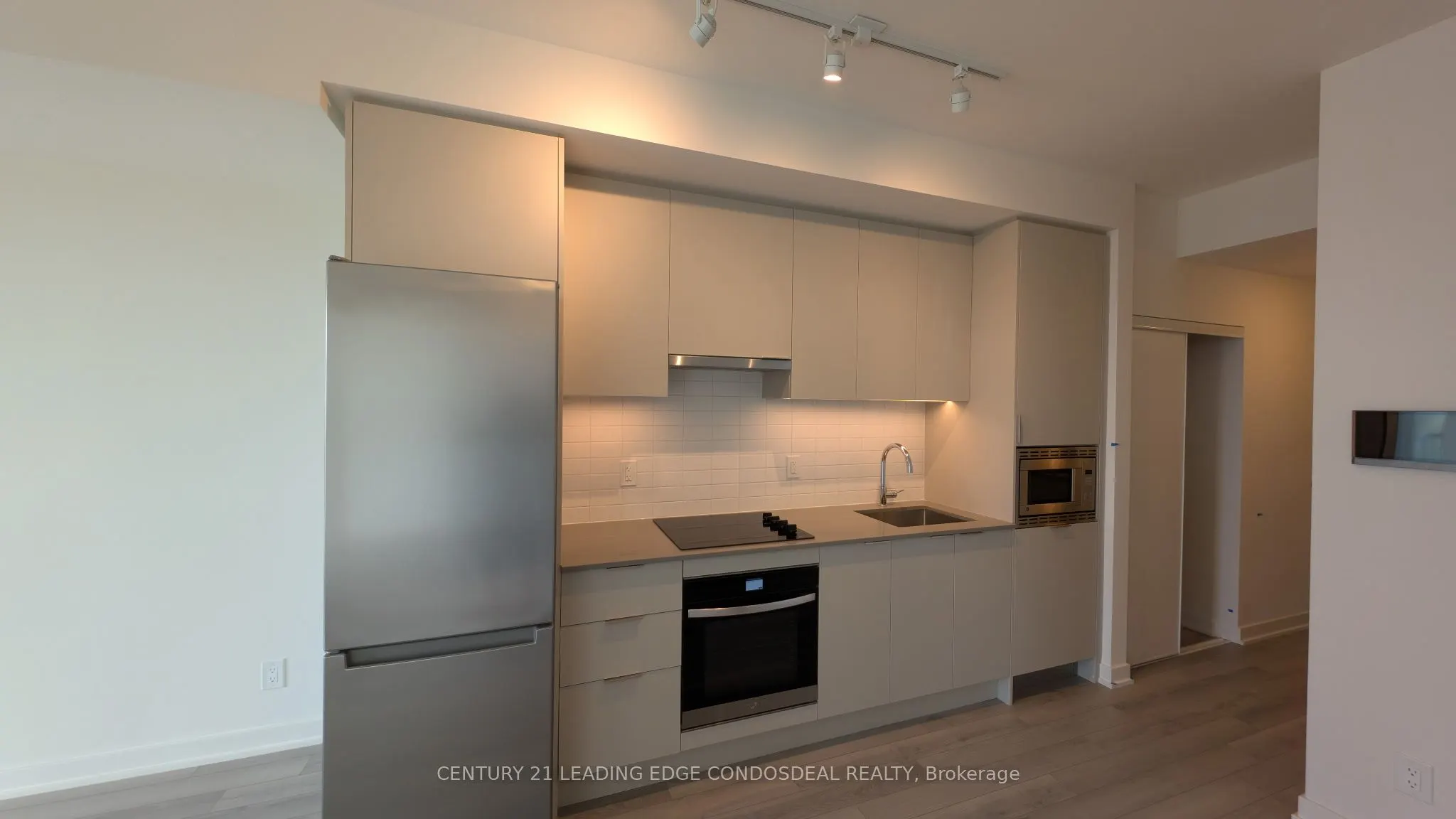 3079 Trafalgar Road, #904