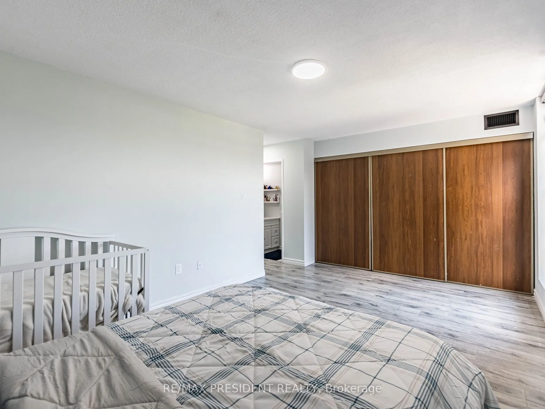 21 Knightsbridge Road, #1209