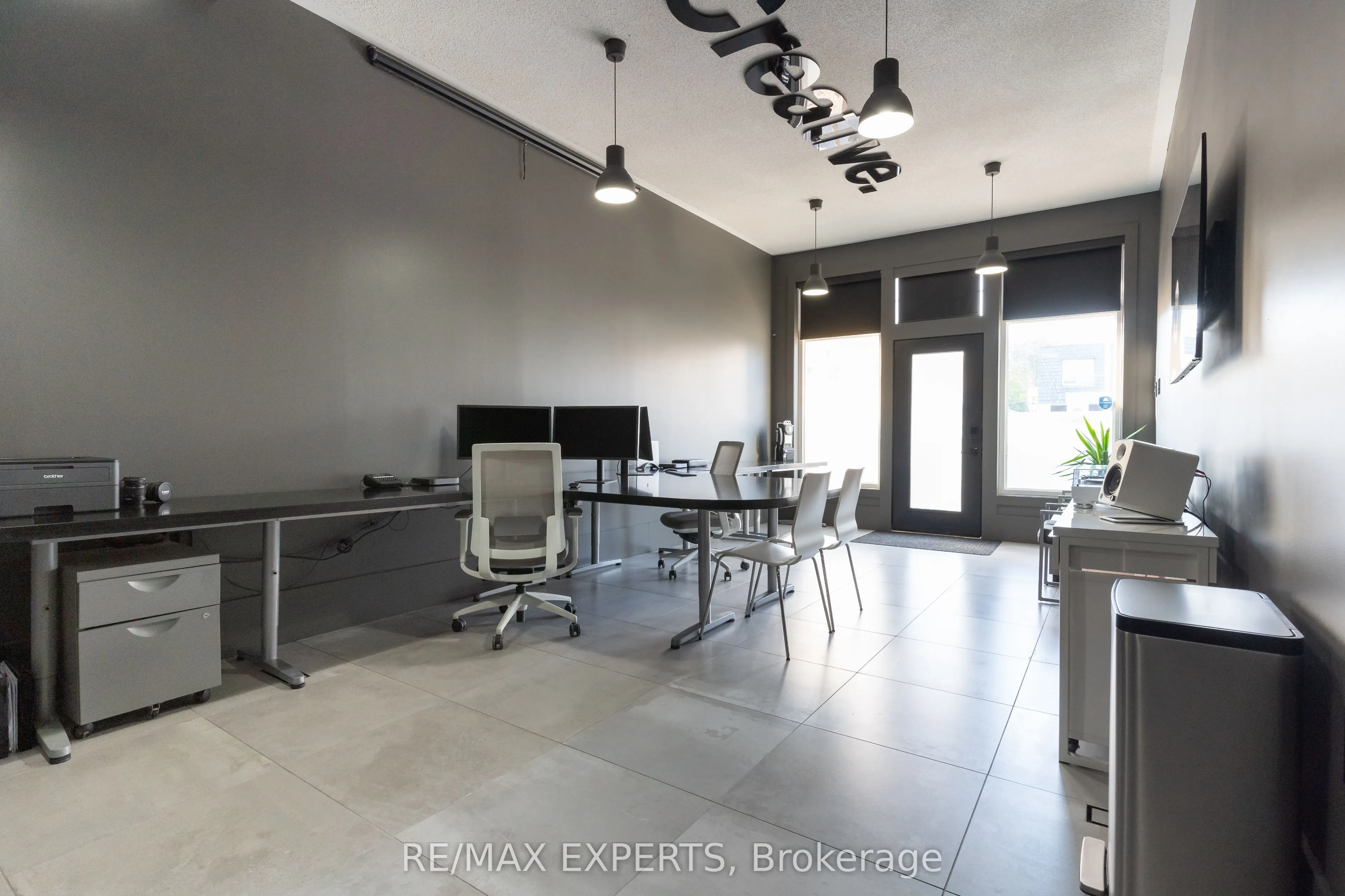 2356 Lakeshore Road W