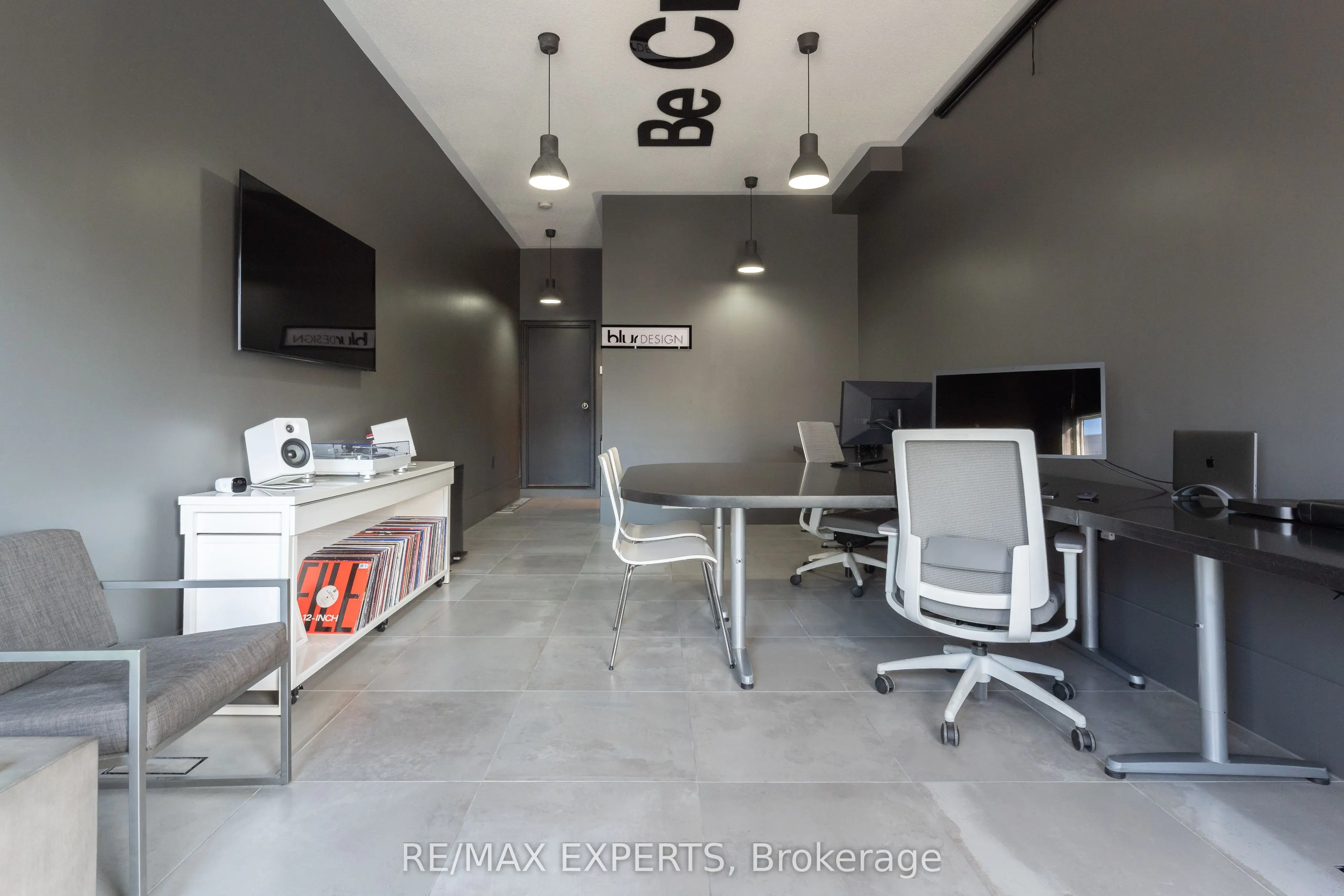 2356 Lakeshore Road W
