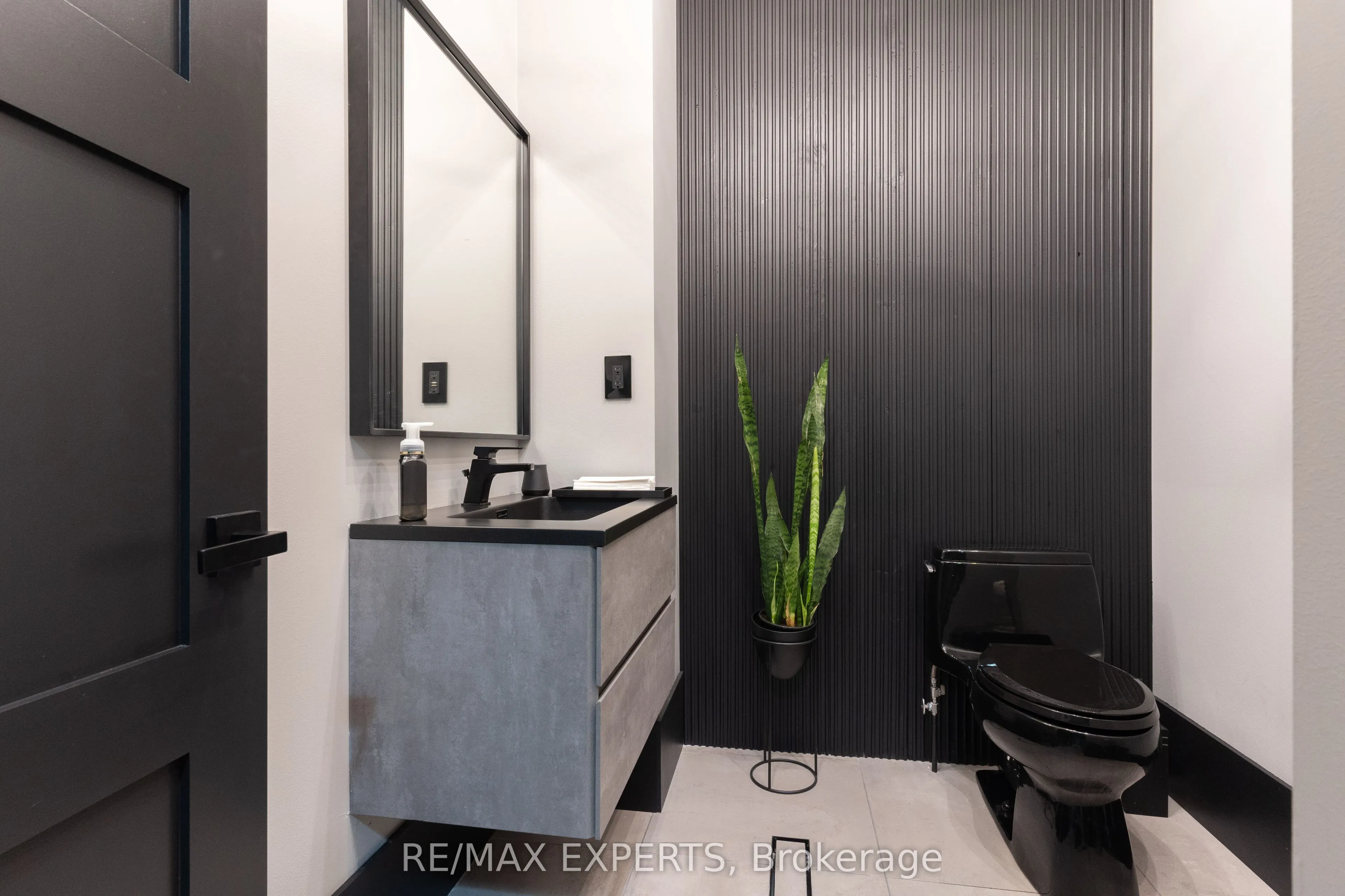 2356 Lakeshore Road W