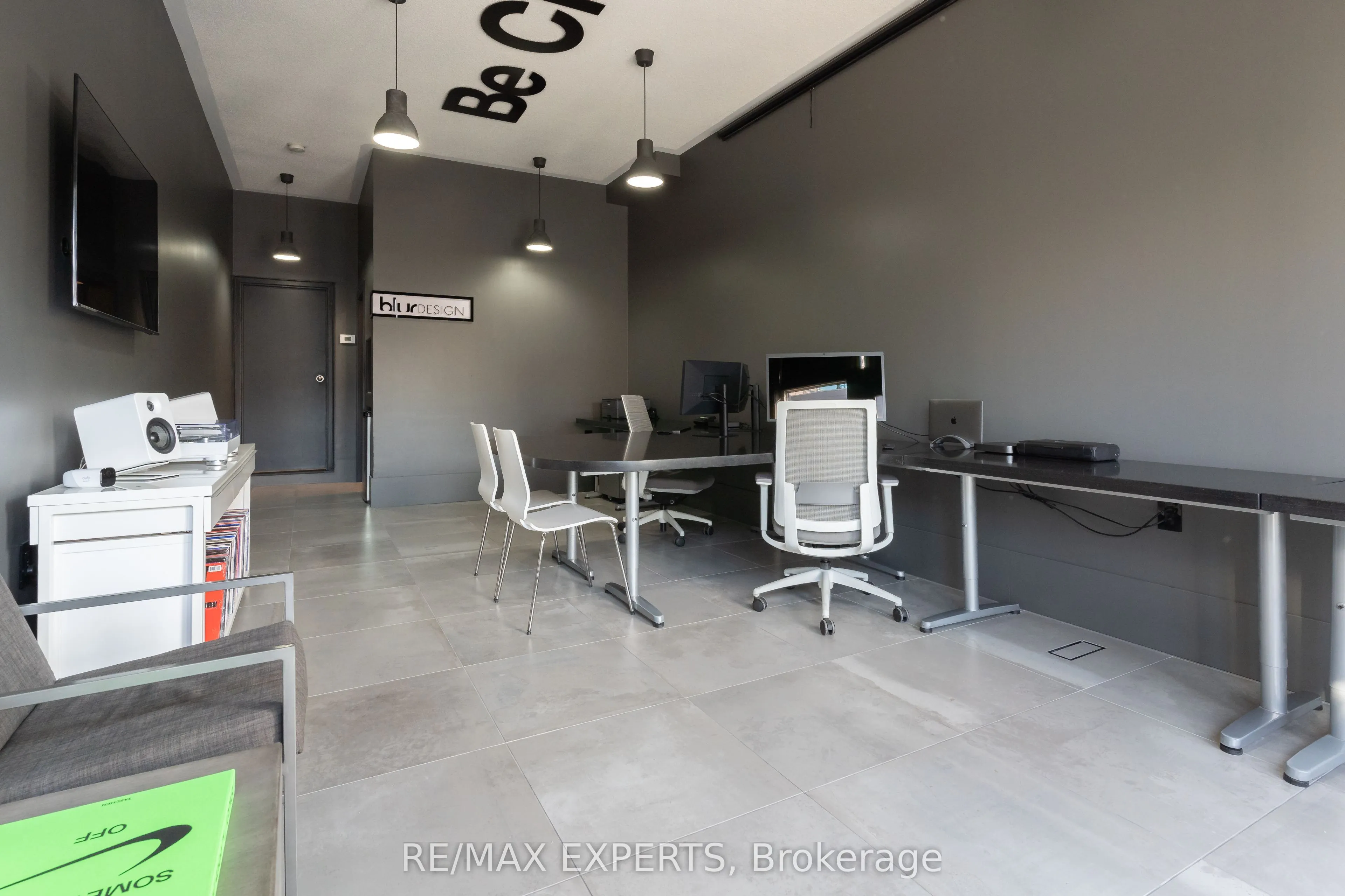2356 Lakeshore Road W