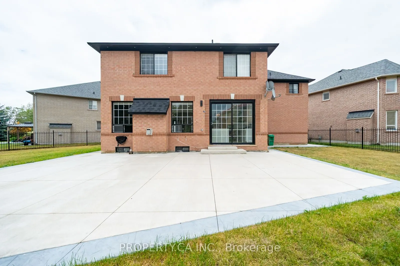 22 Maldives Crescent