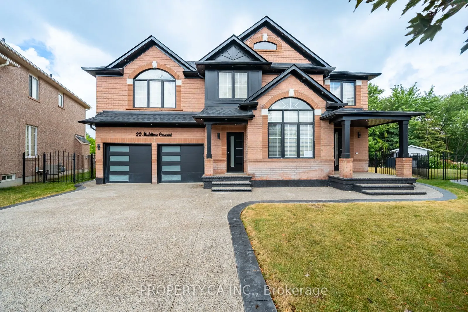 22 Maldives Crescent
