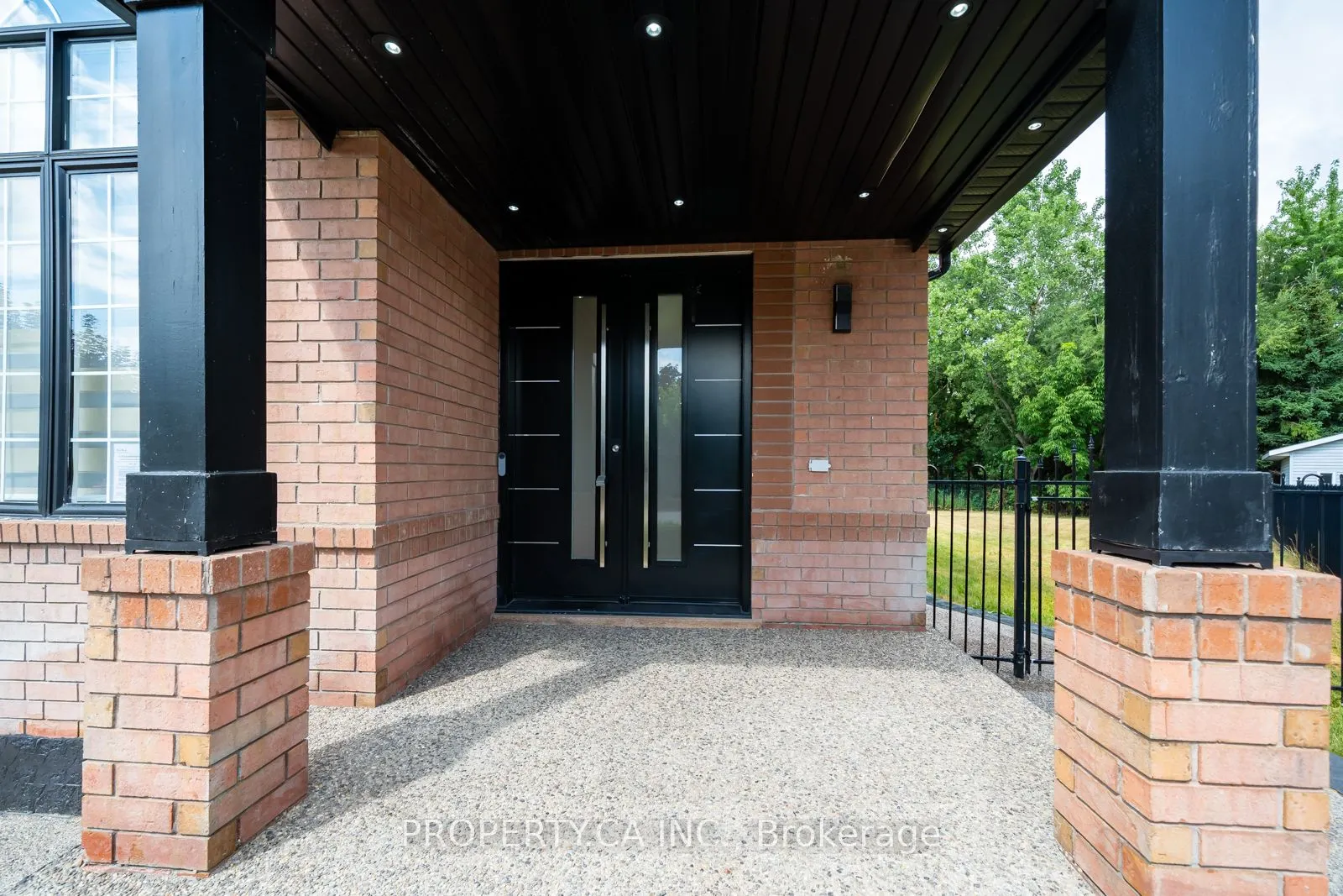 22 Maldives Crescent