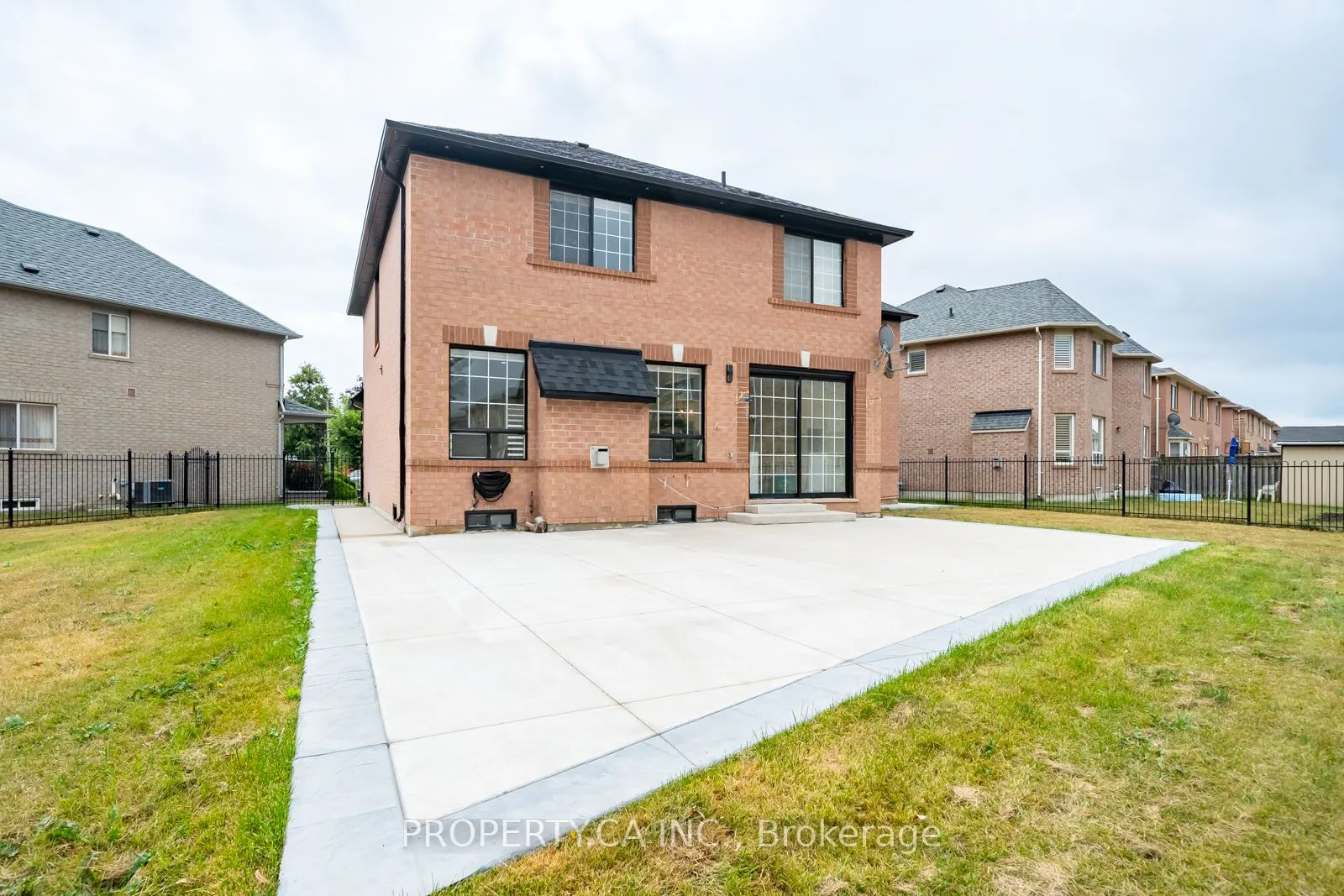 22 Maldives Crescent