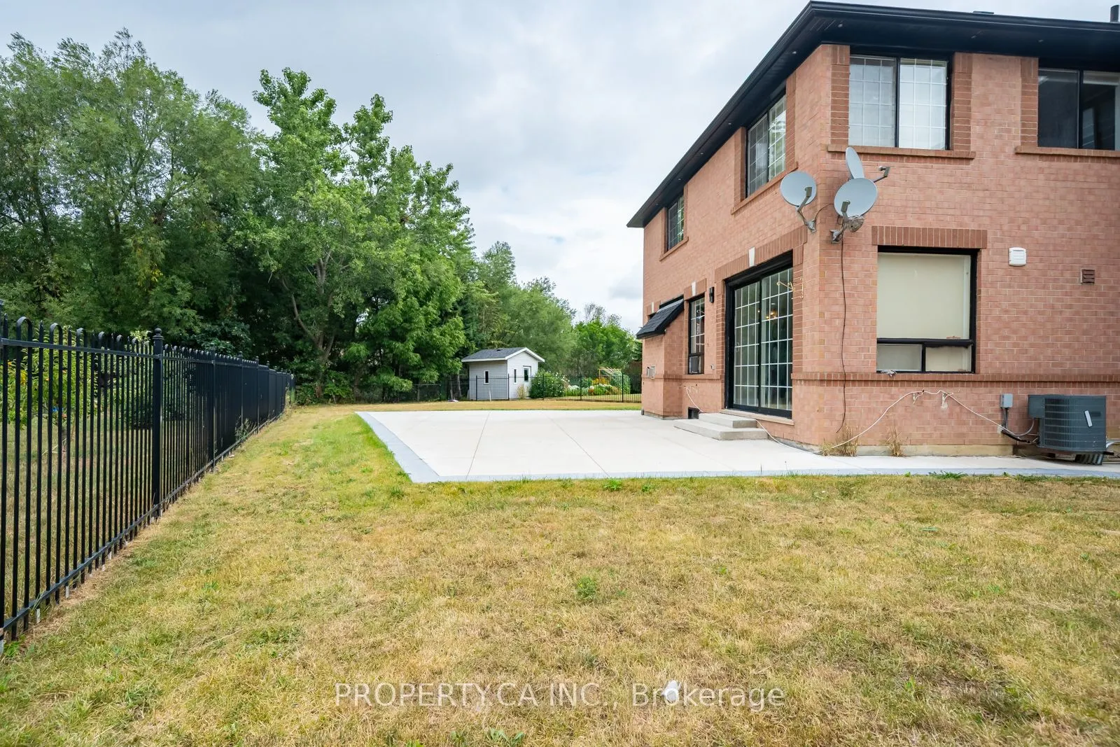 22 Maldives Crescent