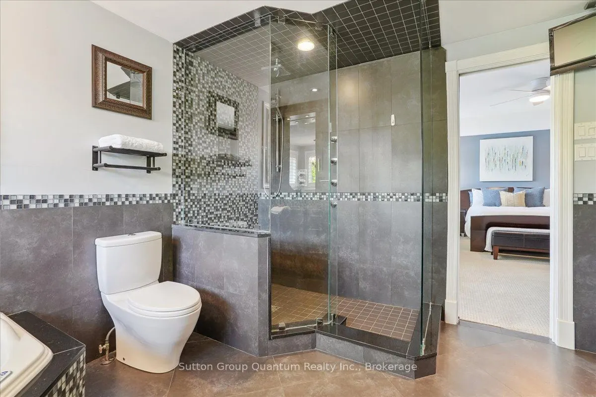 2477 Longridge Crescent