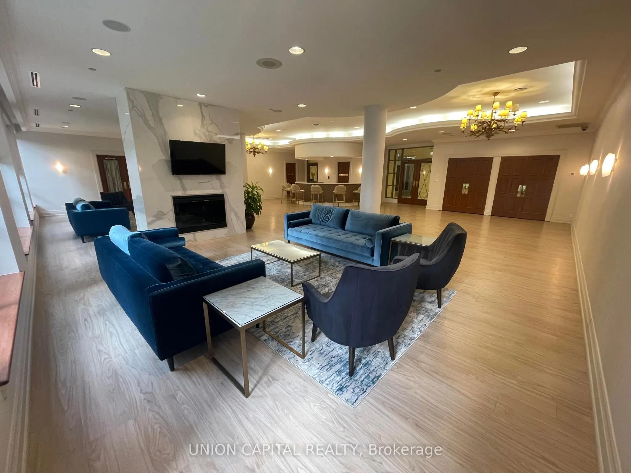 5229 Dundas Street W, #1104