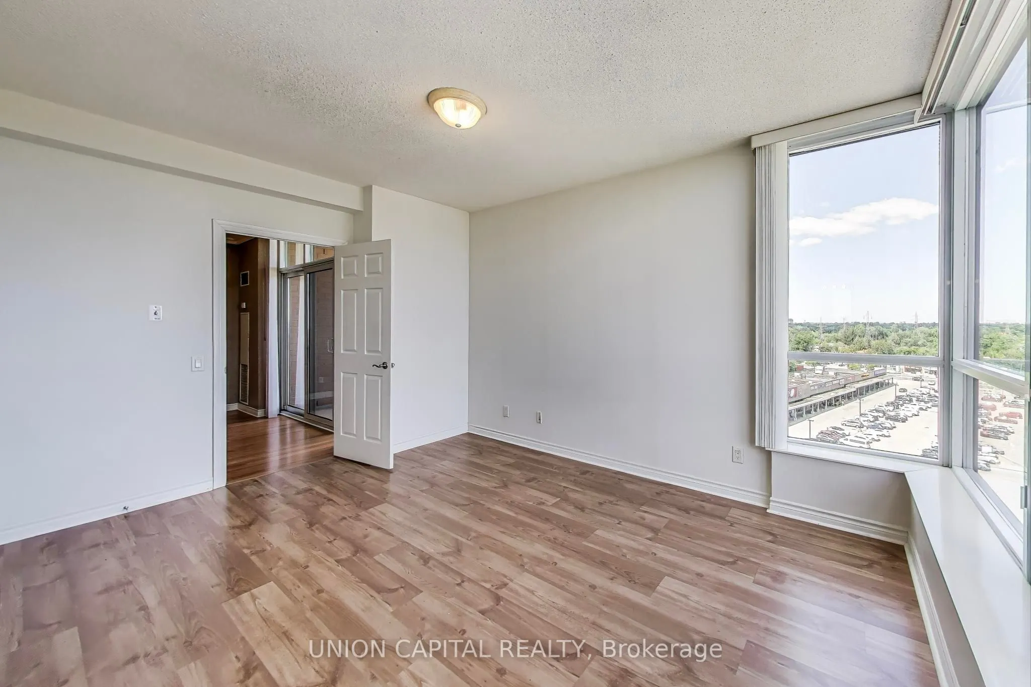 5229 Dundas Street W, #1104