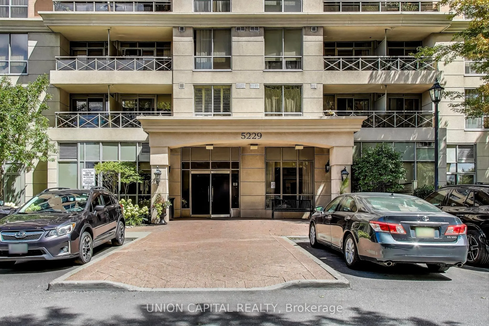 5229 Dundas Street W, #1104