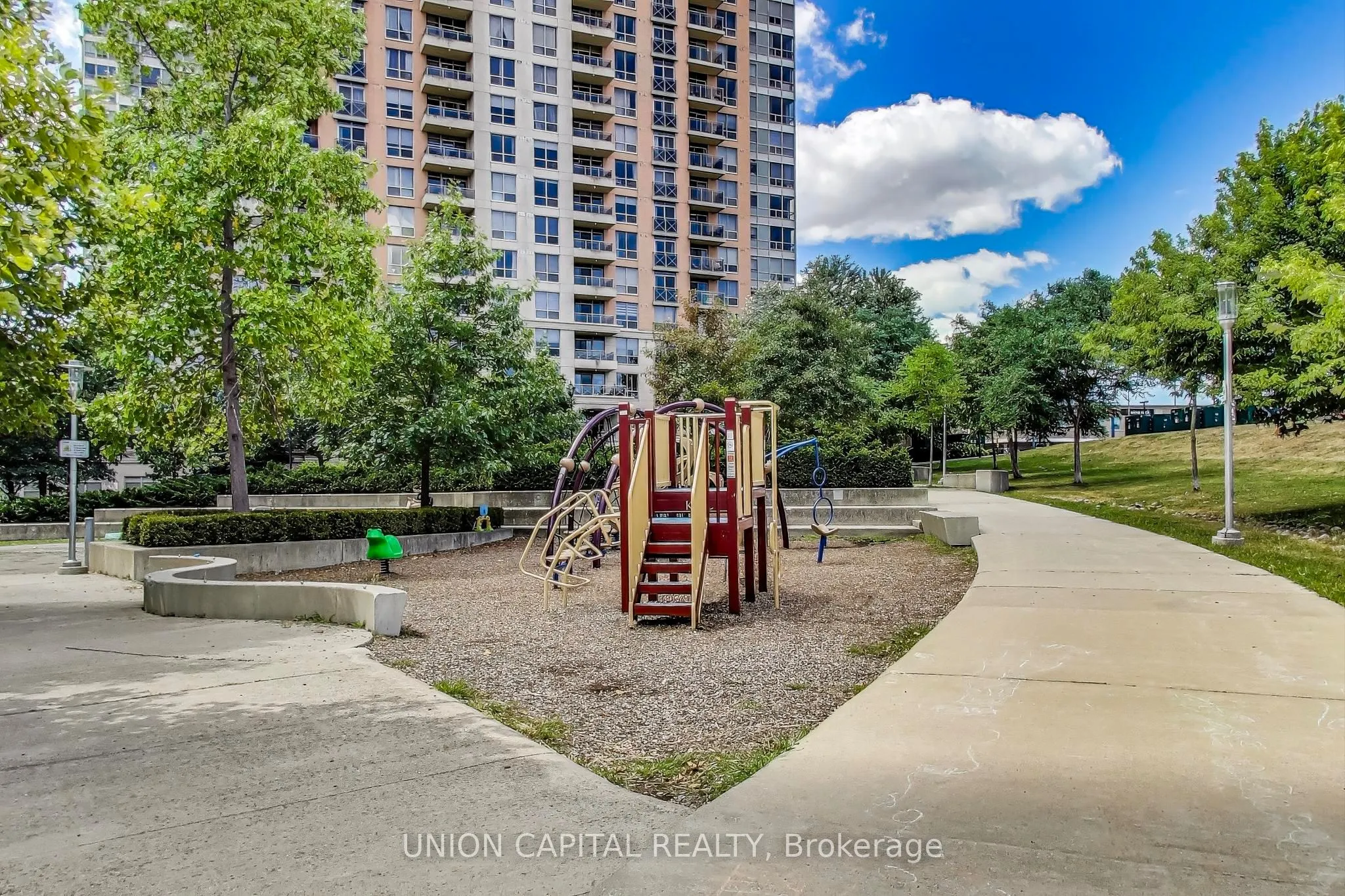 5229 Dundas Street W, #1104