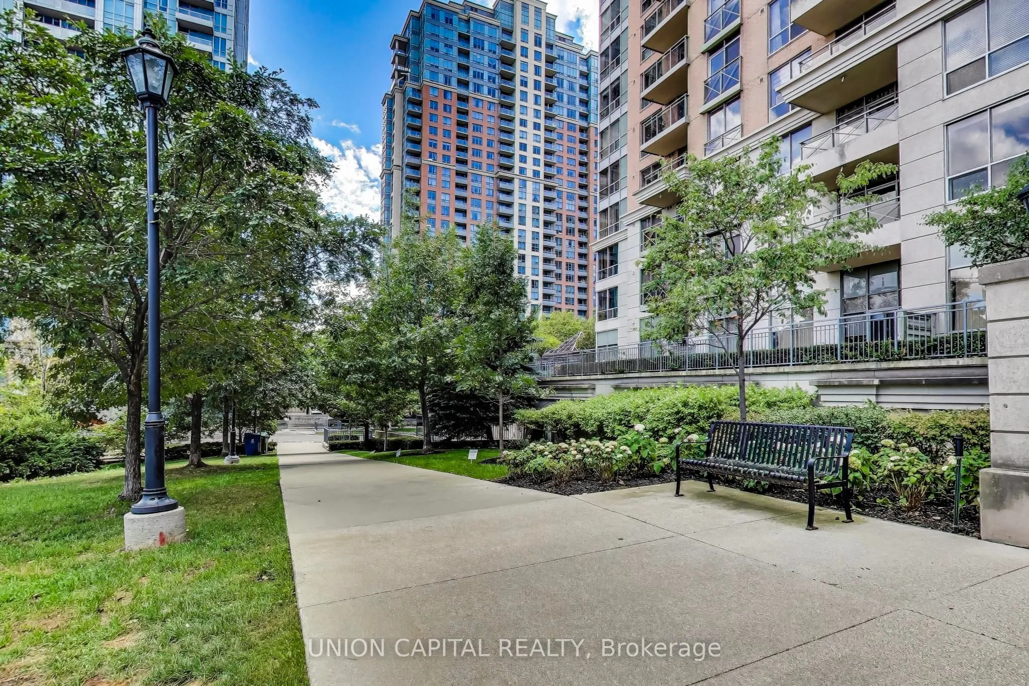 5229 Dundas Street W, #1104