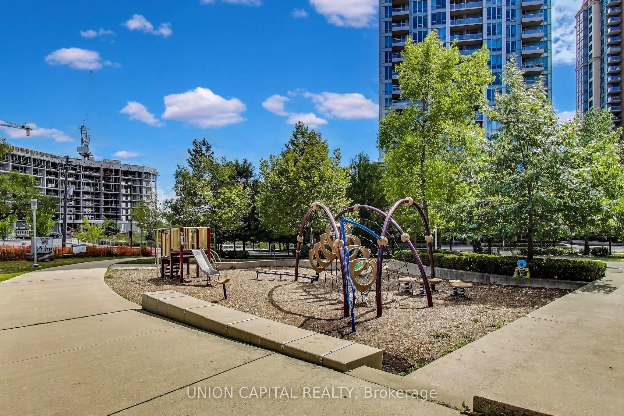 5229 Dundas Street W, #1104