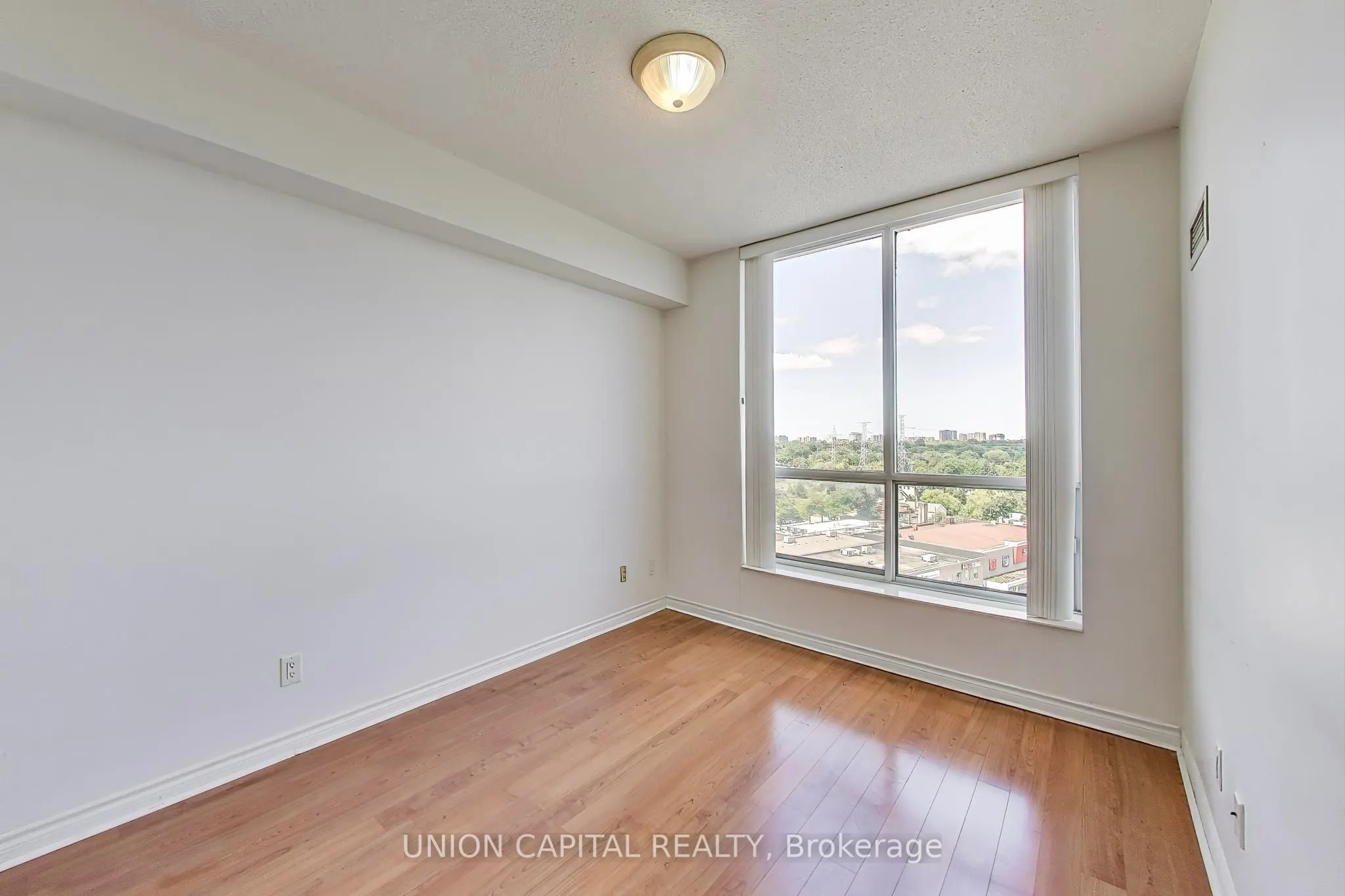 5229 Dundas Street W, #1104