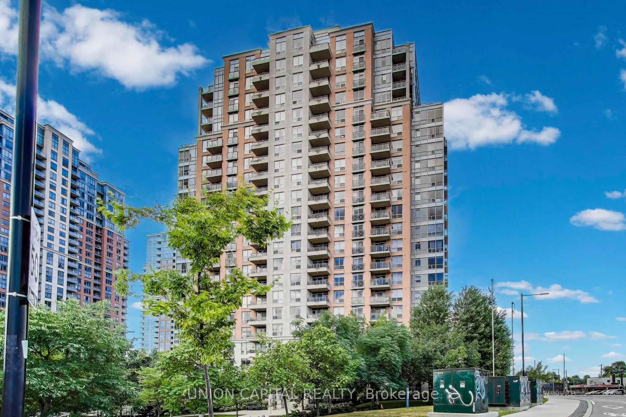 5229 Dundas Street W, #1104