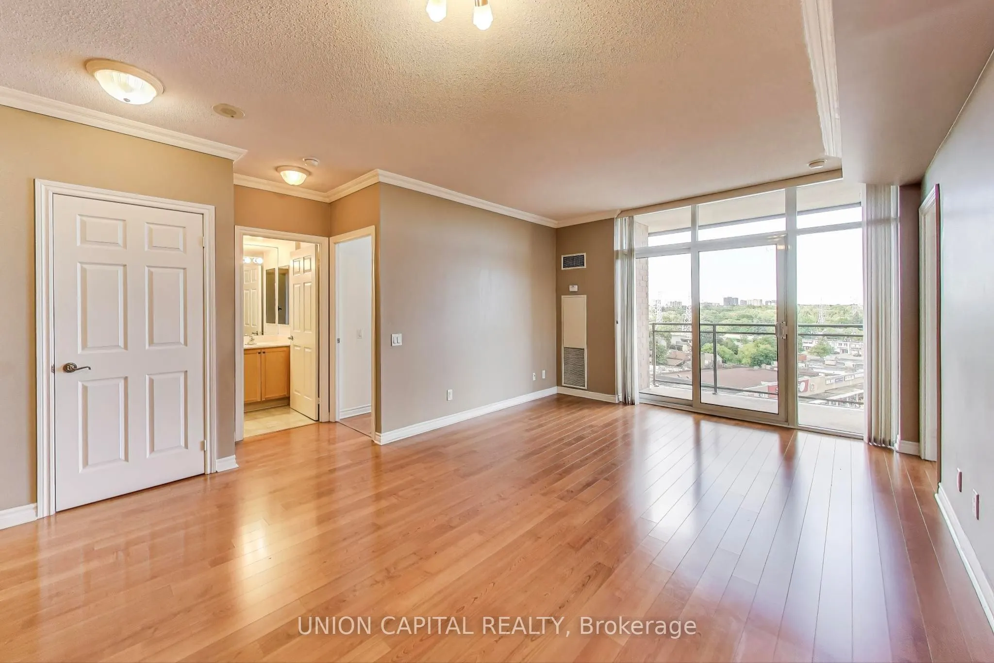 5229 Dundas Street W, #1104