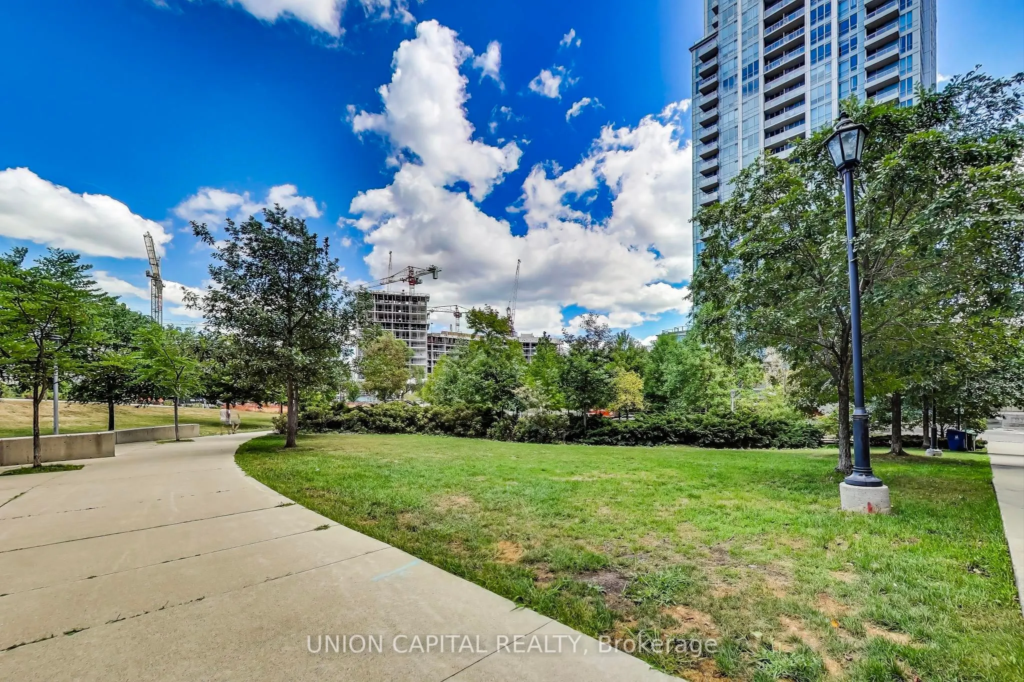 5229 Dundas Street W, #1104