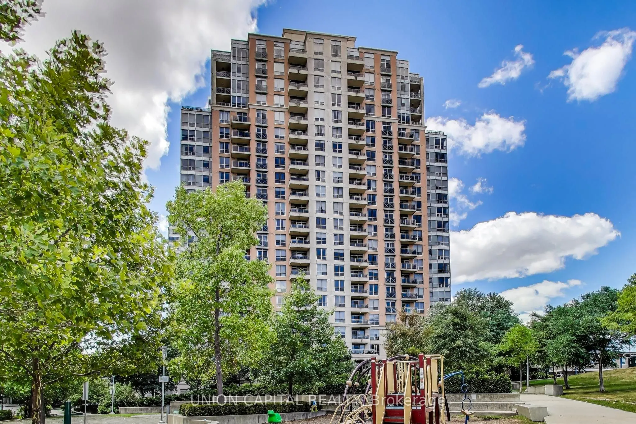 5229 Dundas Street W, #1104