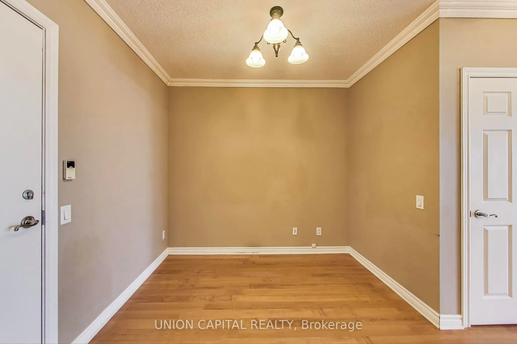 5229 Dundas Street W, #1104