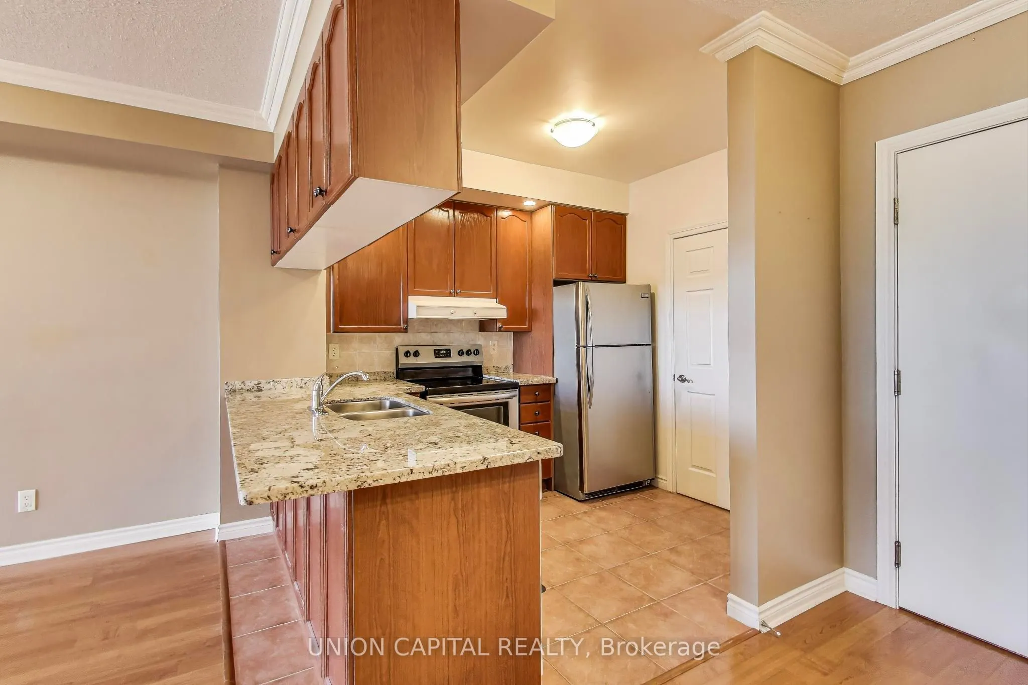 5229 Dundas Street W, #1104