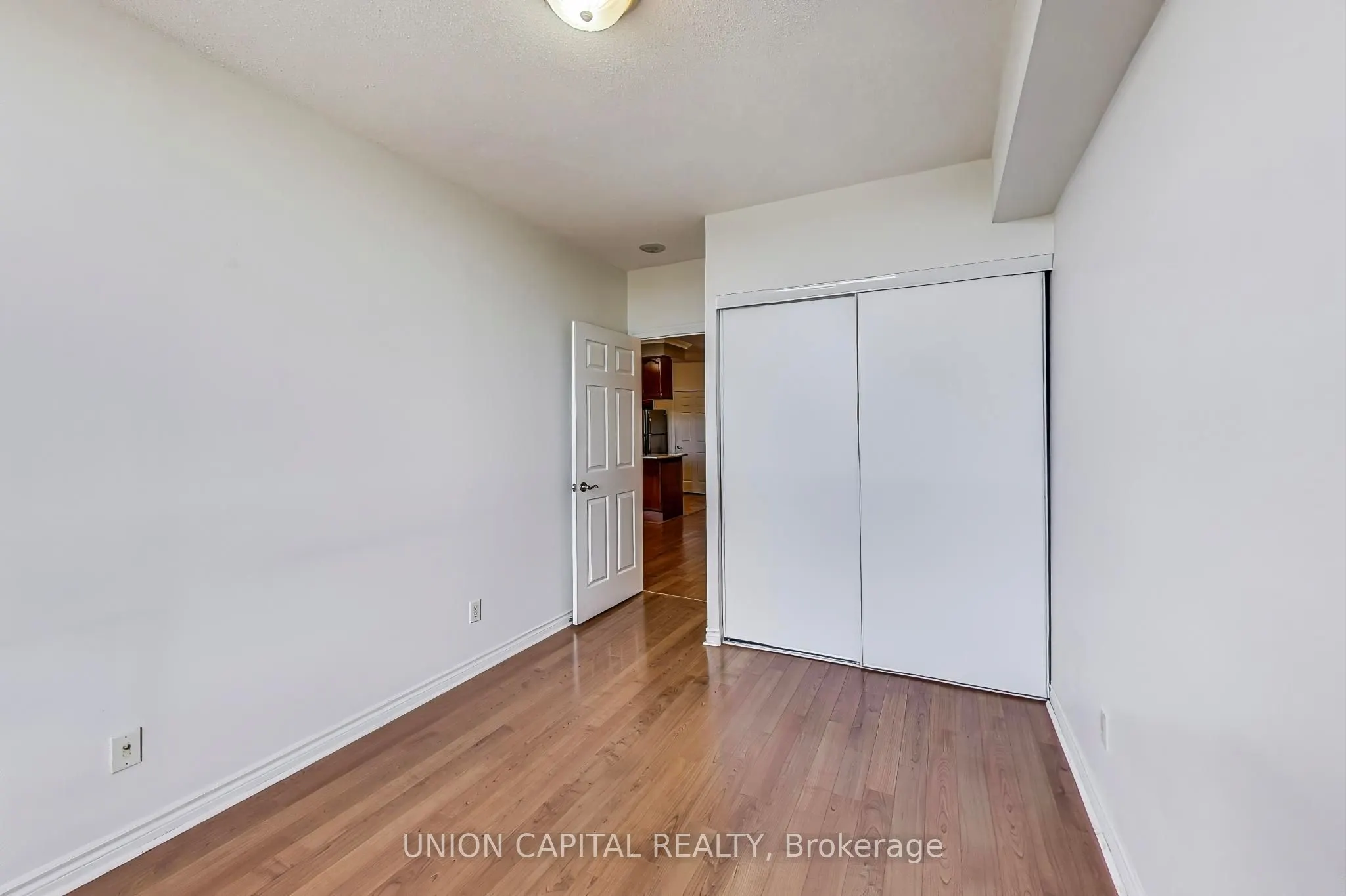 5229 Dundas Street W, #1104
