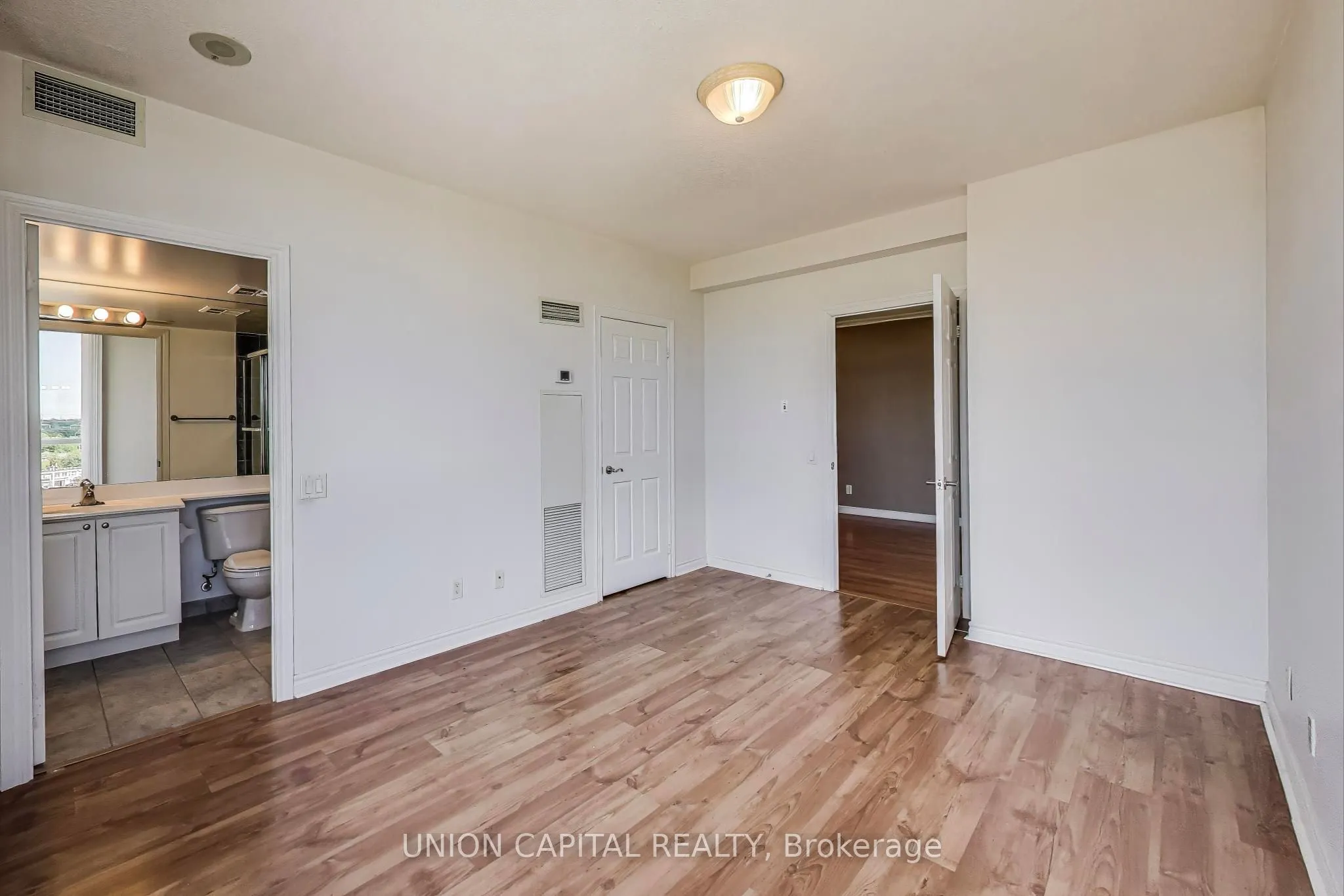 5229 Dundas Street W, #1104