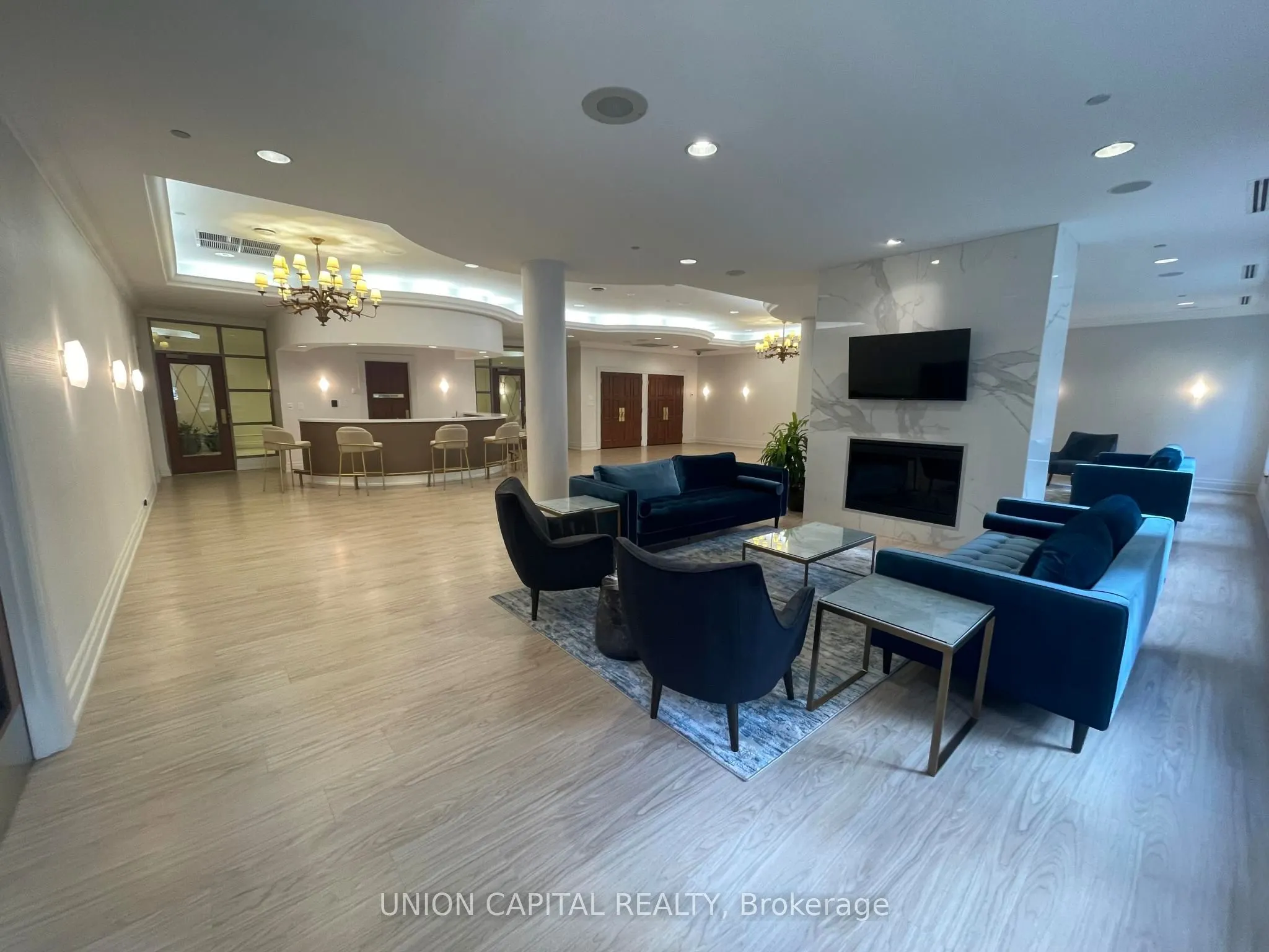 5229 Dundas Street W, #1104