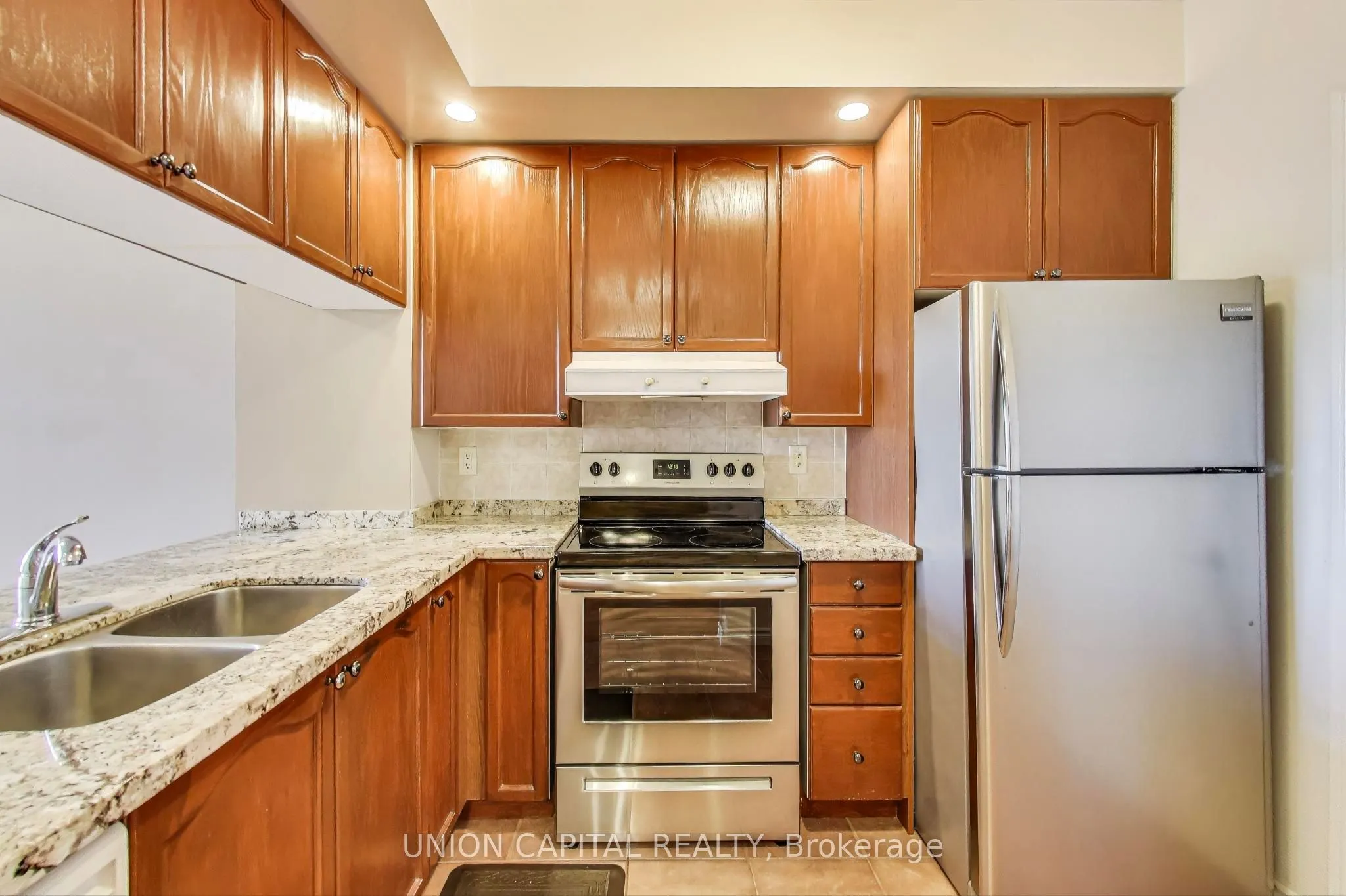 5229 Dundas Street W, #1104