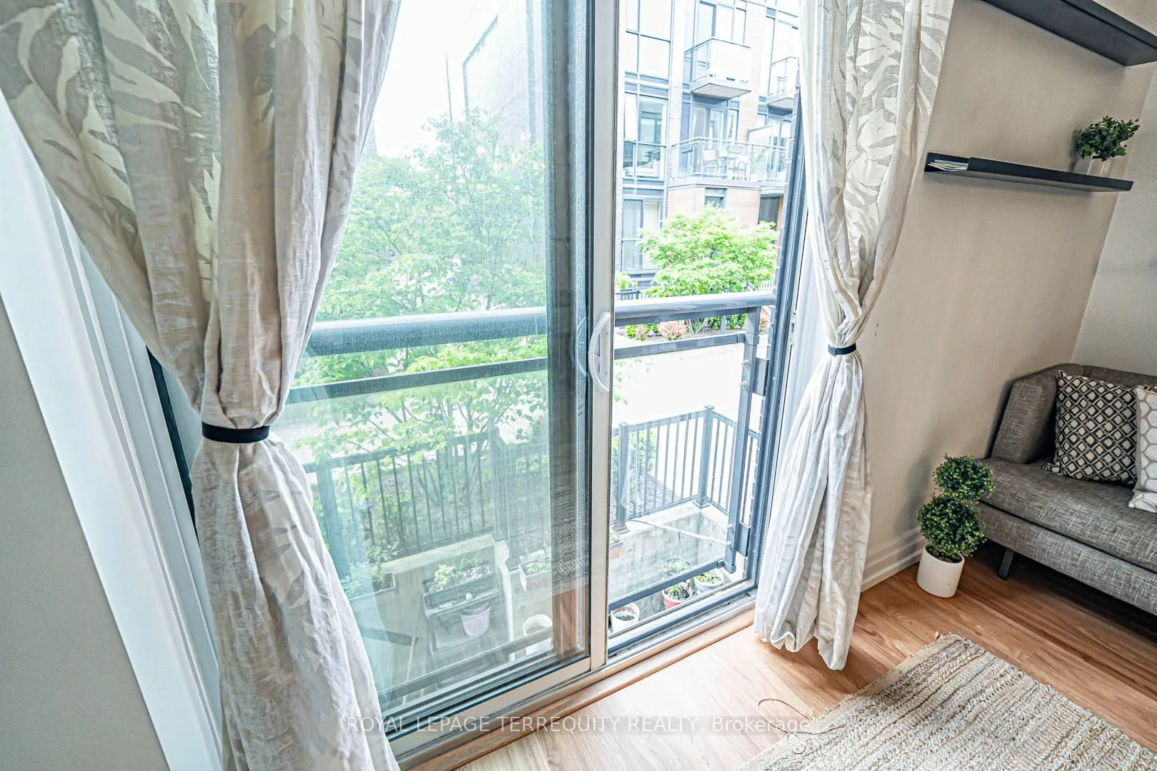 15 Sousa Mendes Street, #402